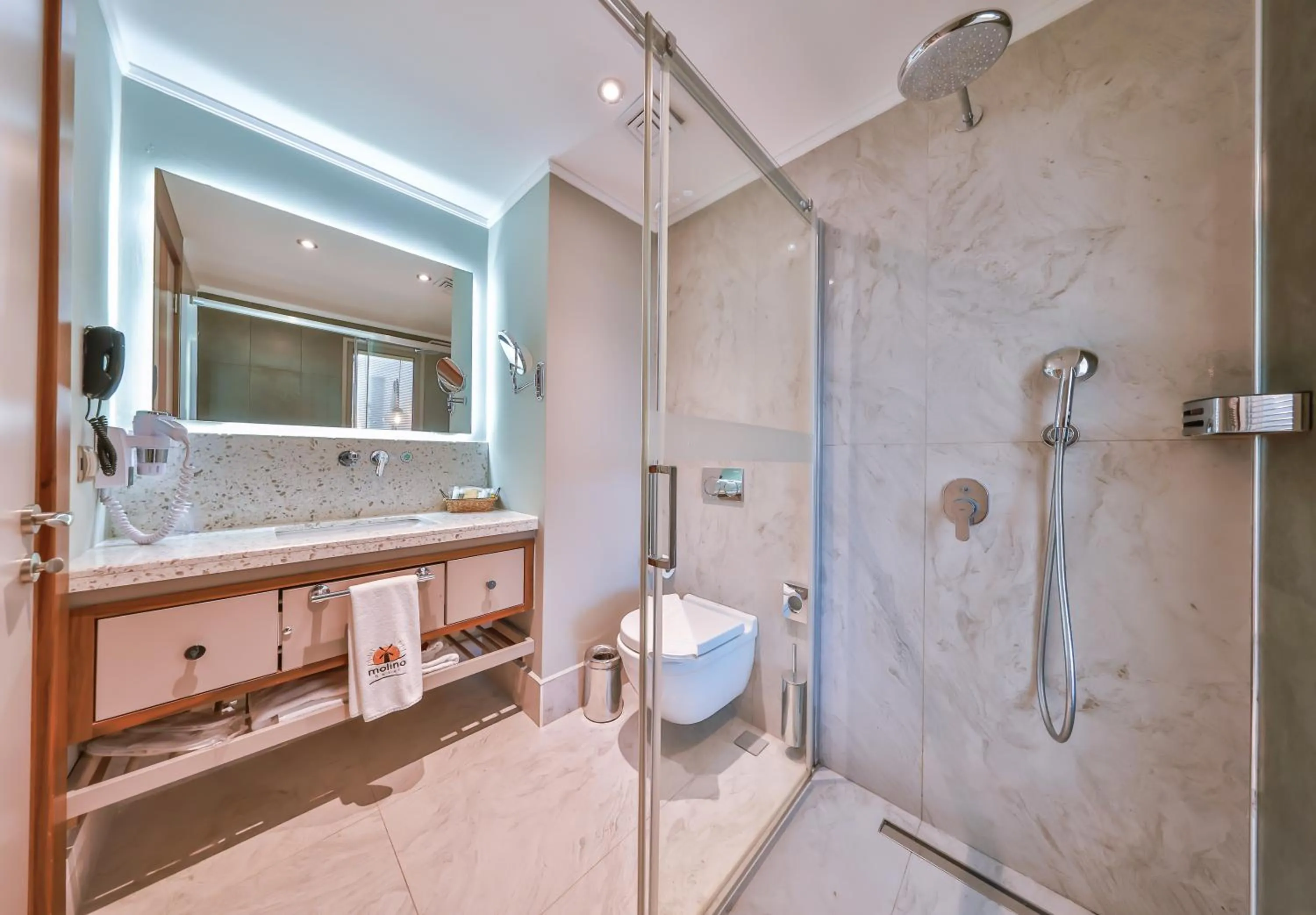 Bathroom in Molino Hotel