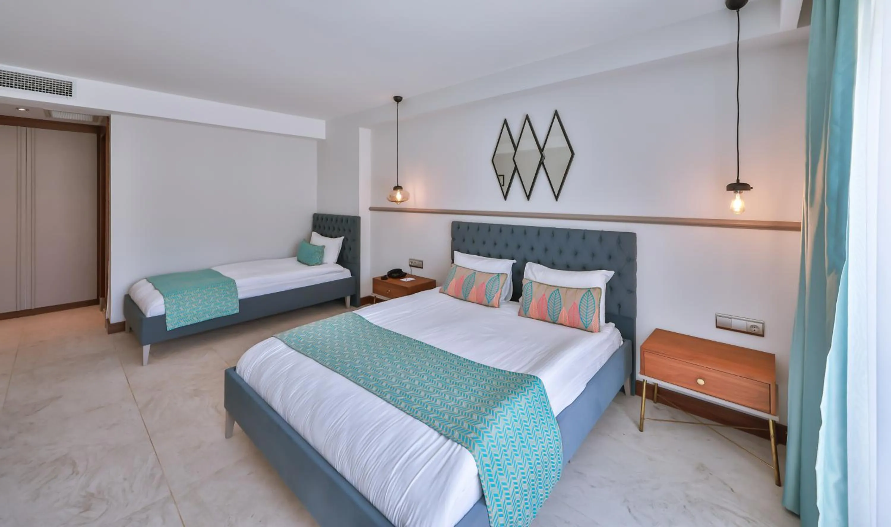 Photo of the whole room, Bed in Molino Hotel