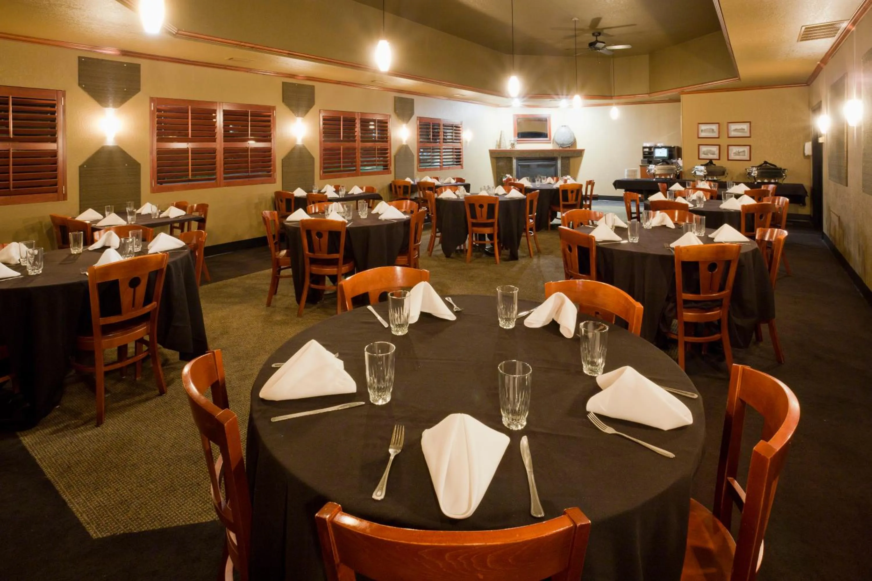 Restaurant/places to eat in Carrollton Hotel