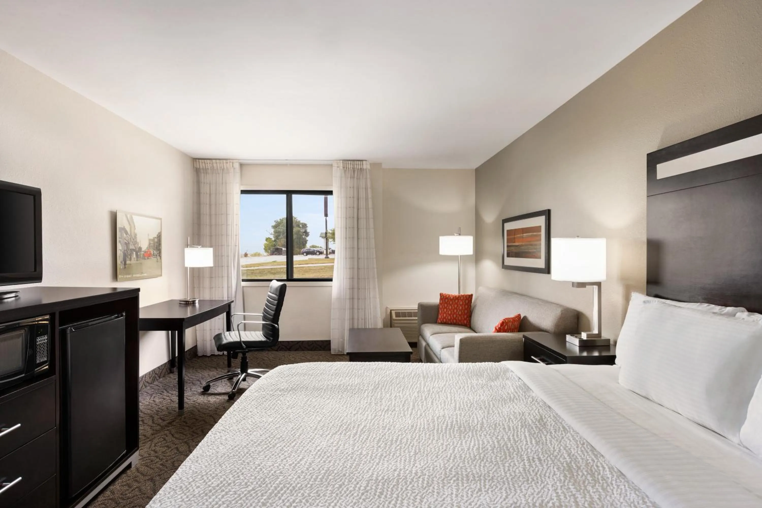 Bed in Carrollton Hotel