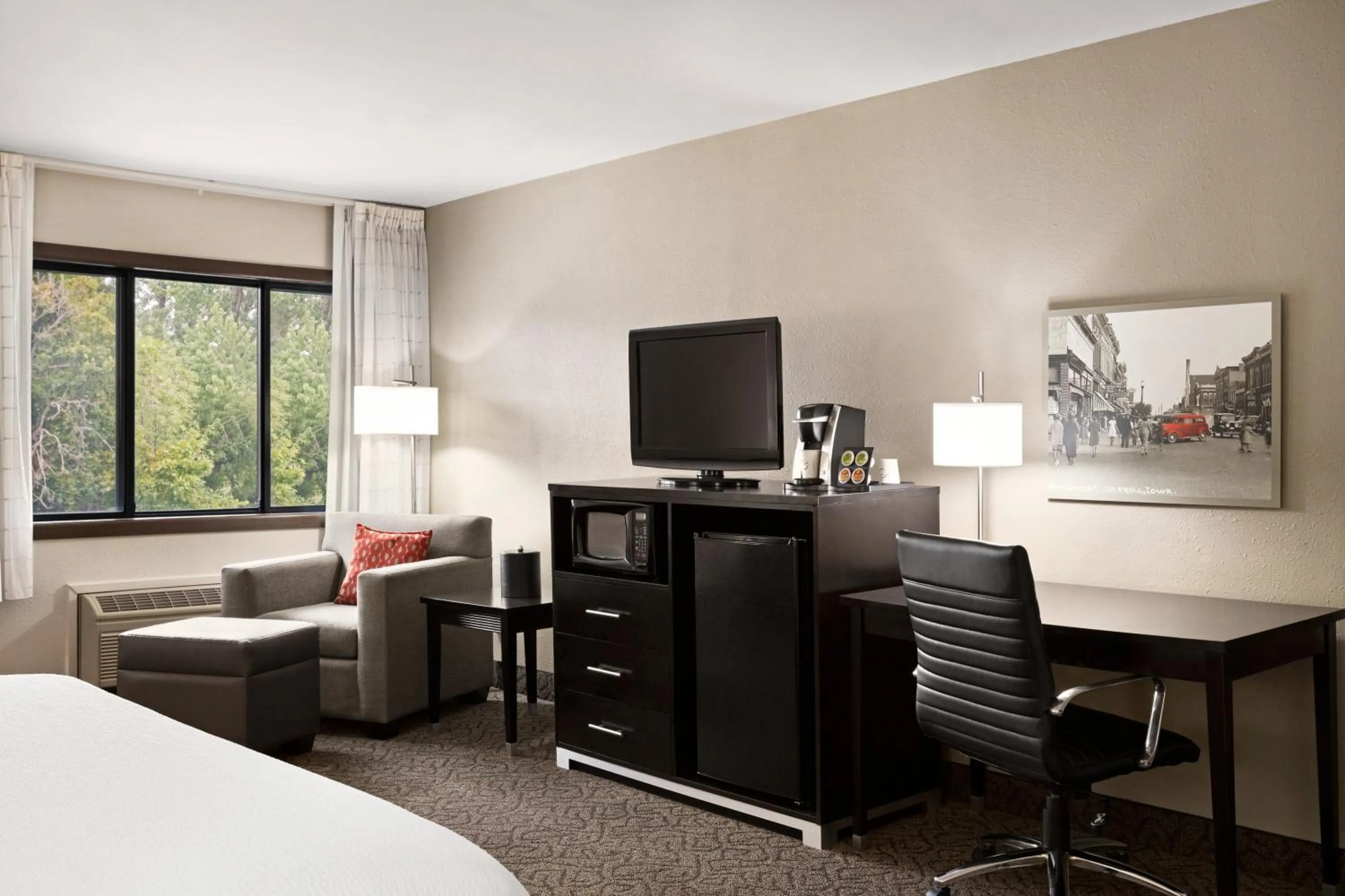 Bed in Carrollton Hotel