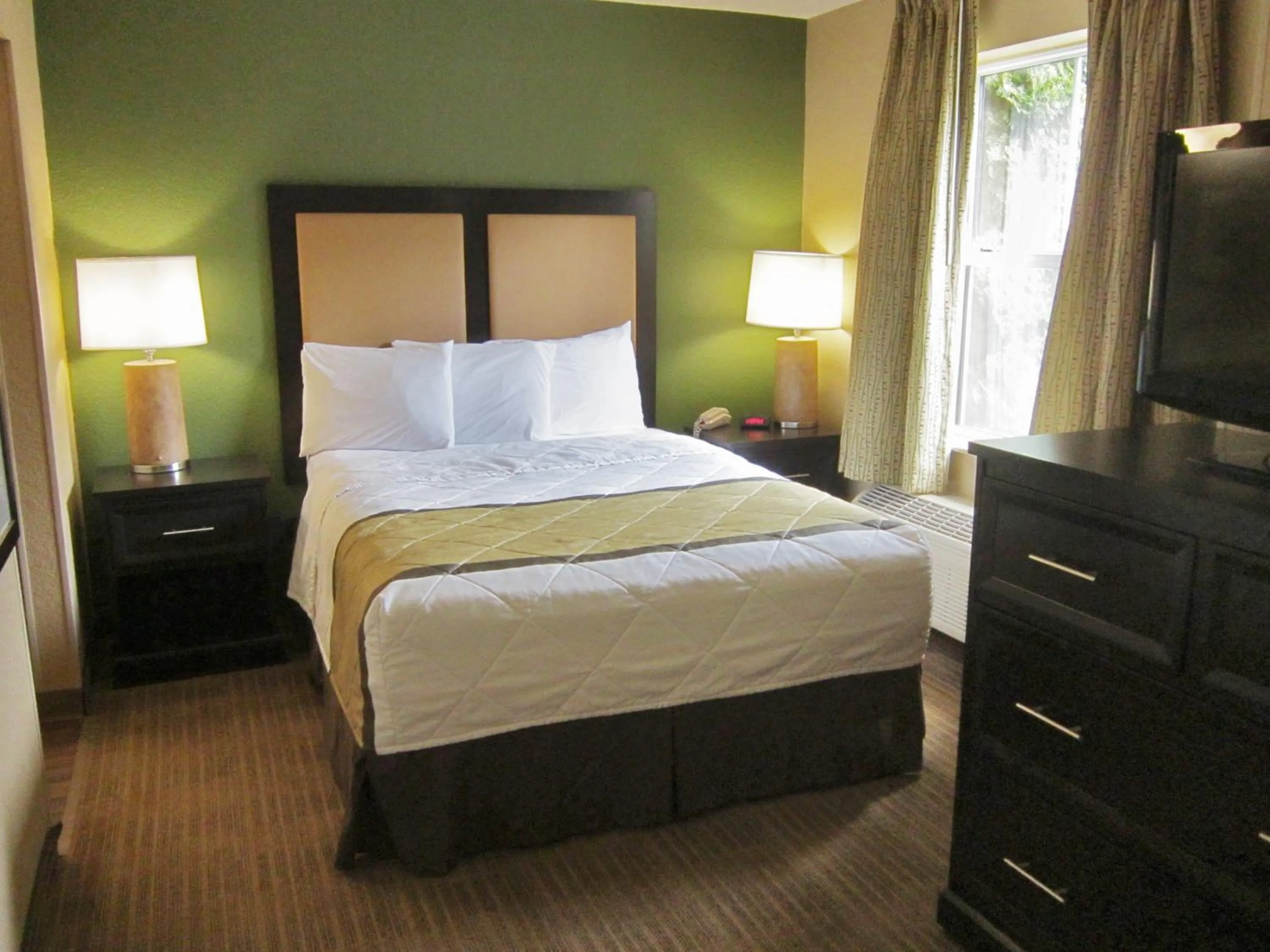 Bed in Extended Stay America Suites - Boston - Westborough - East Main Street