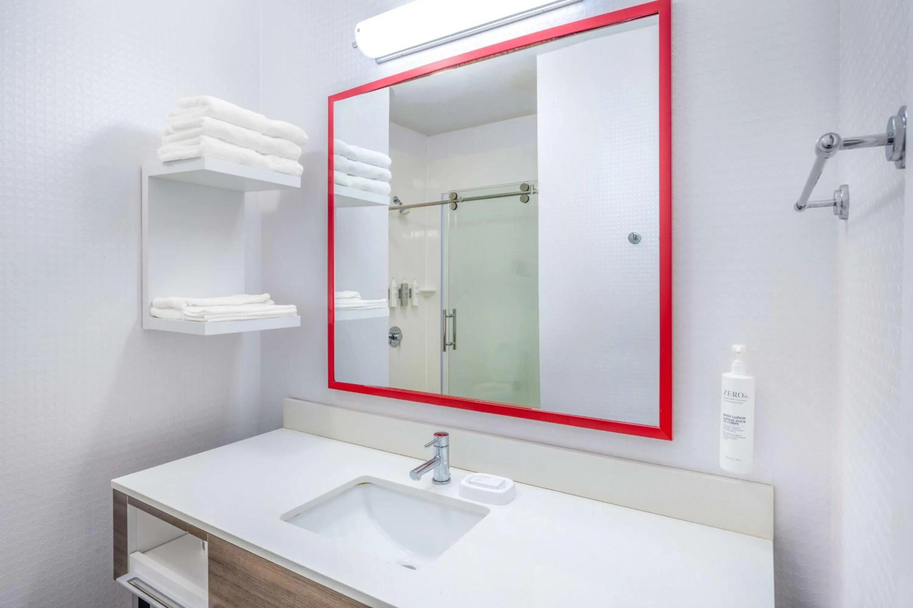 Bathroom in Hampton Inn Sanford