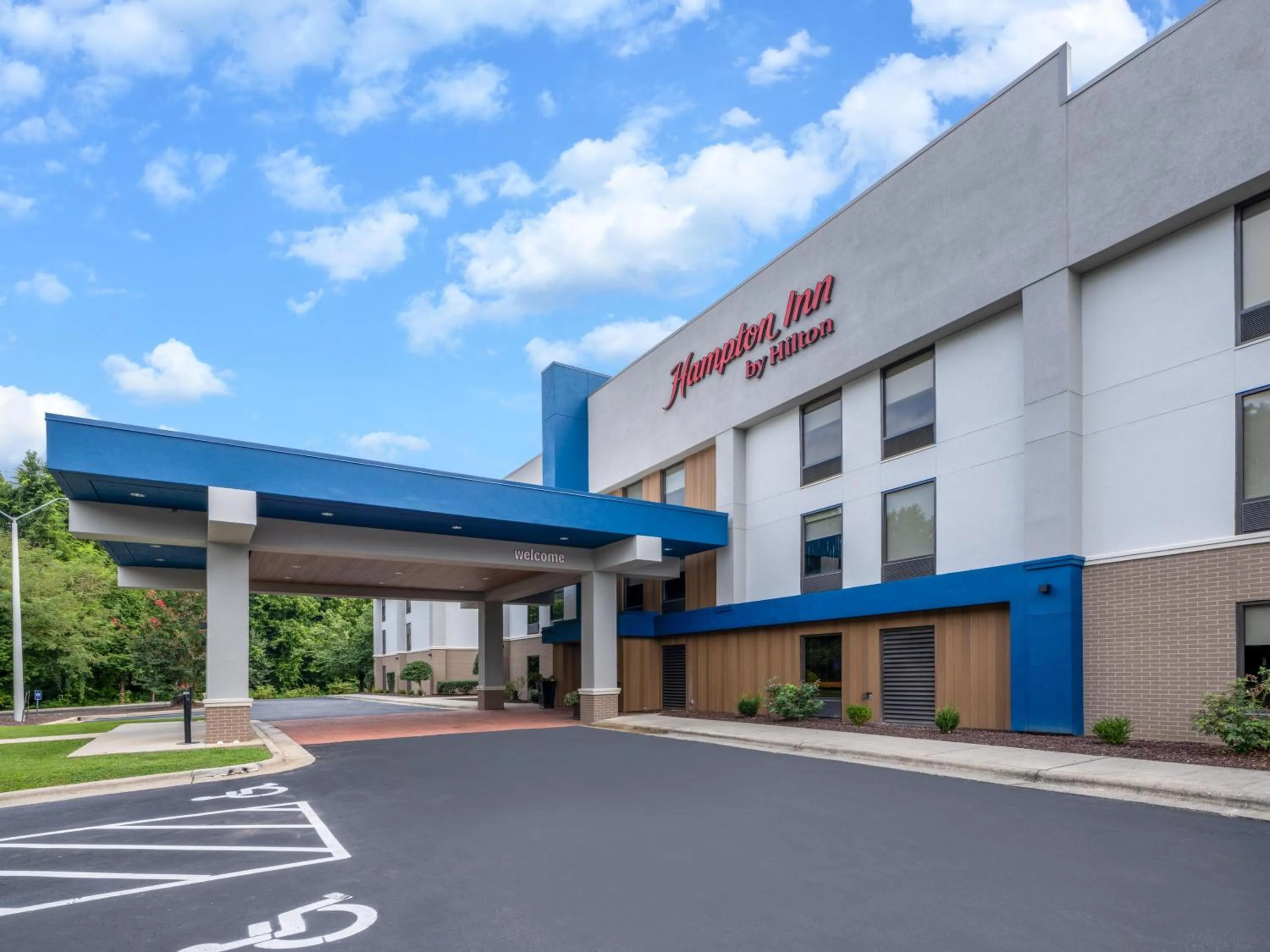 Property building in Hampton Inn Sanford