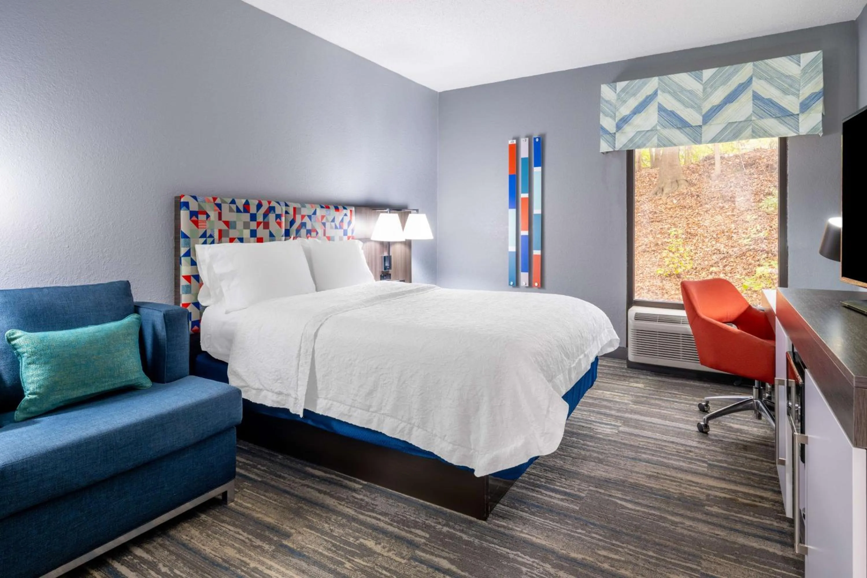 Living room, Bed in Hampton Inn Sanford