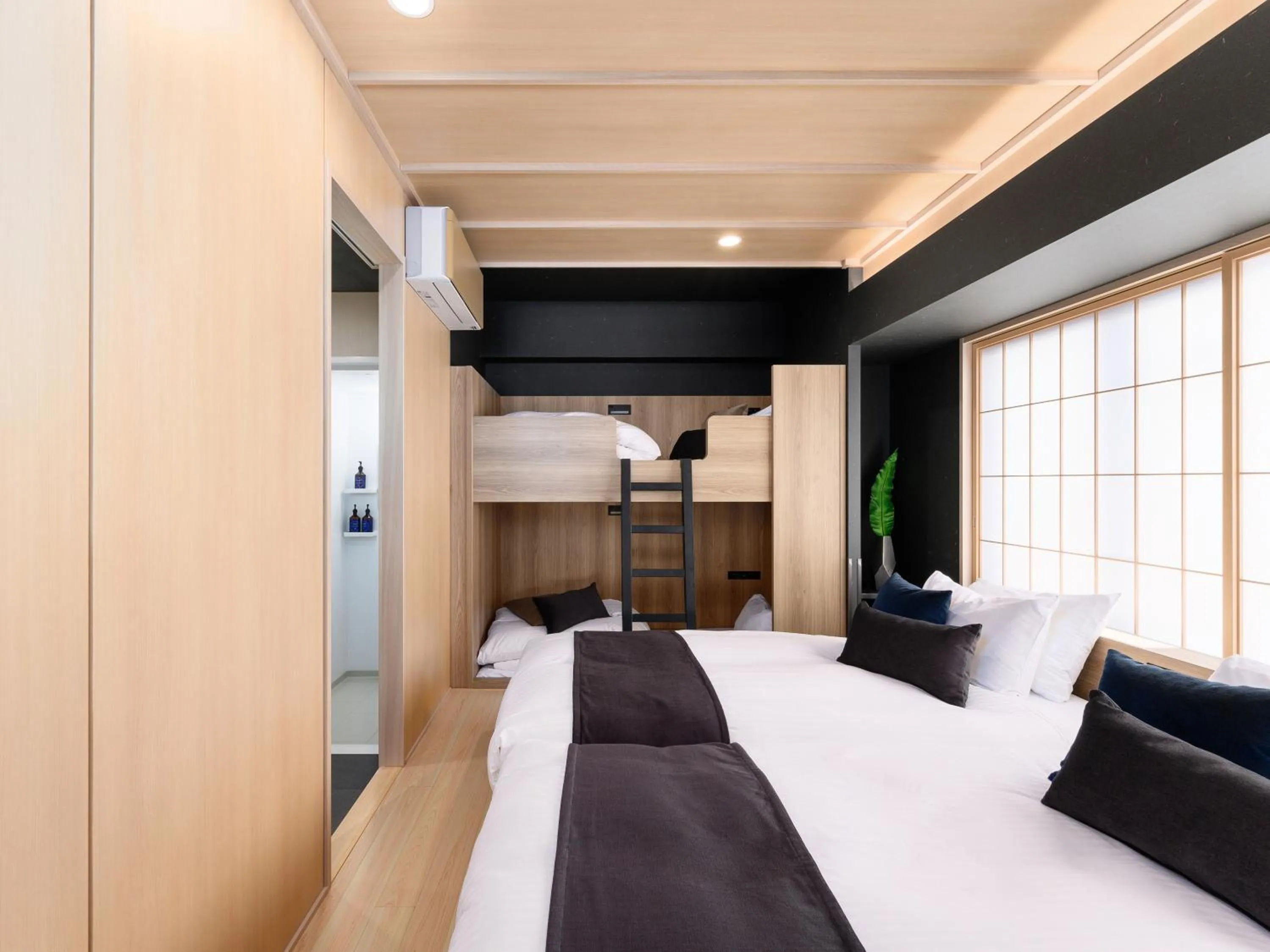 Bed in MIMARU Tokyo Ueno Okachimachi