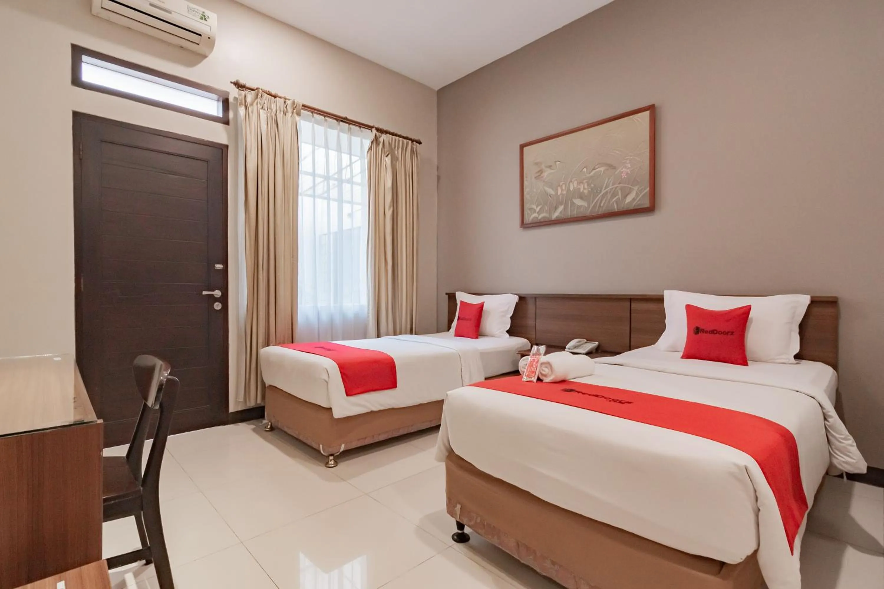 Bedroom, Bed in RedDoorz near Simpang Dago 2
