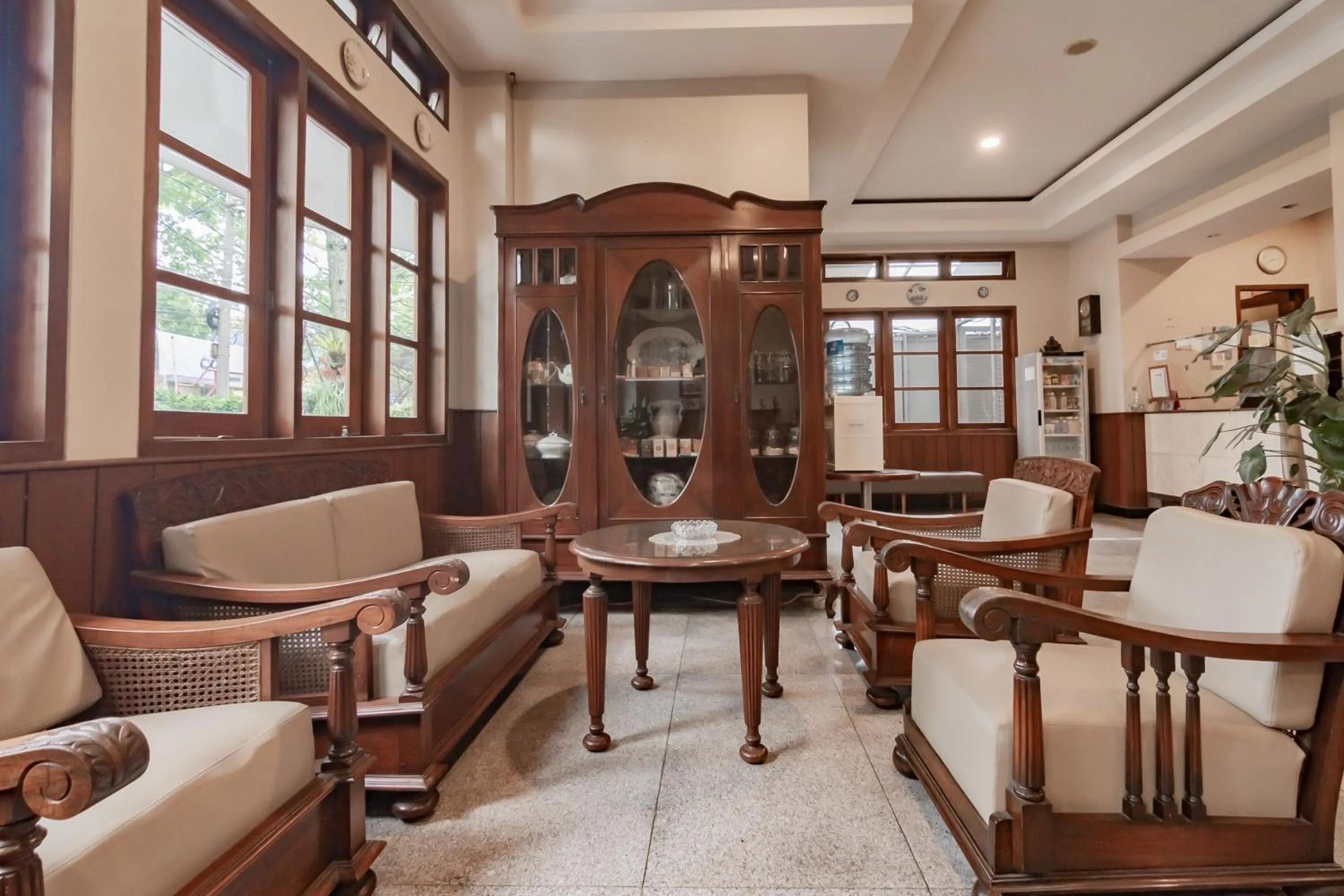 Lobby or reception in RedDoorz near Simpang Dago 2