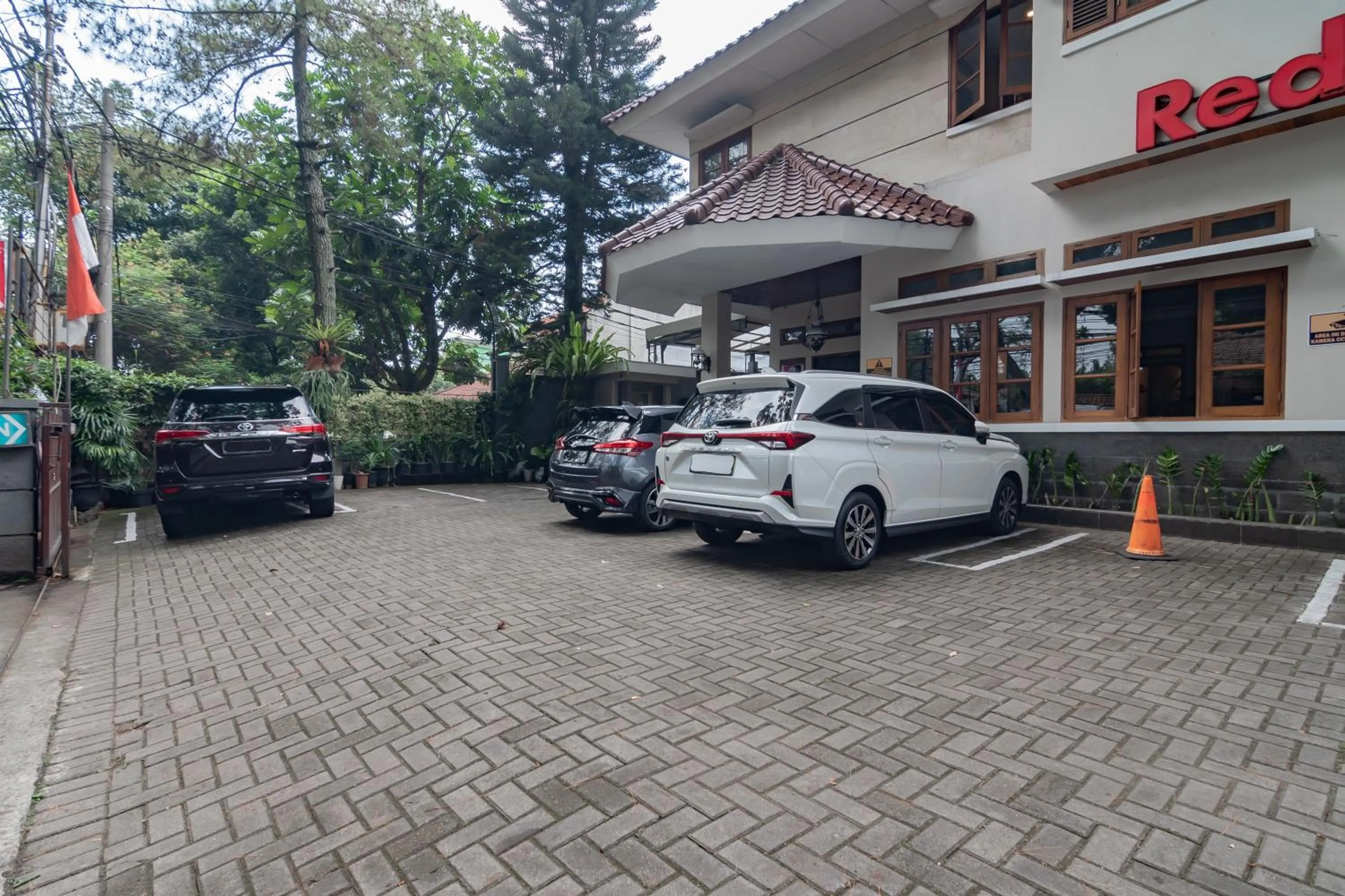 Property building in RedDoorz near Simpang Dago 2