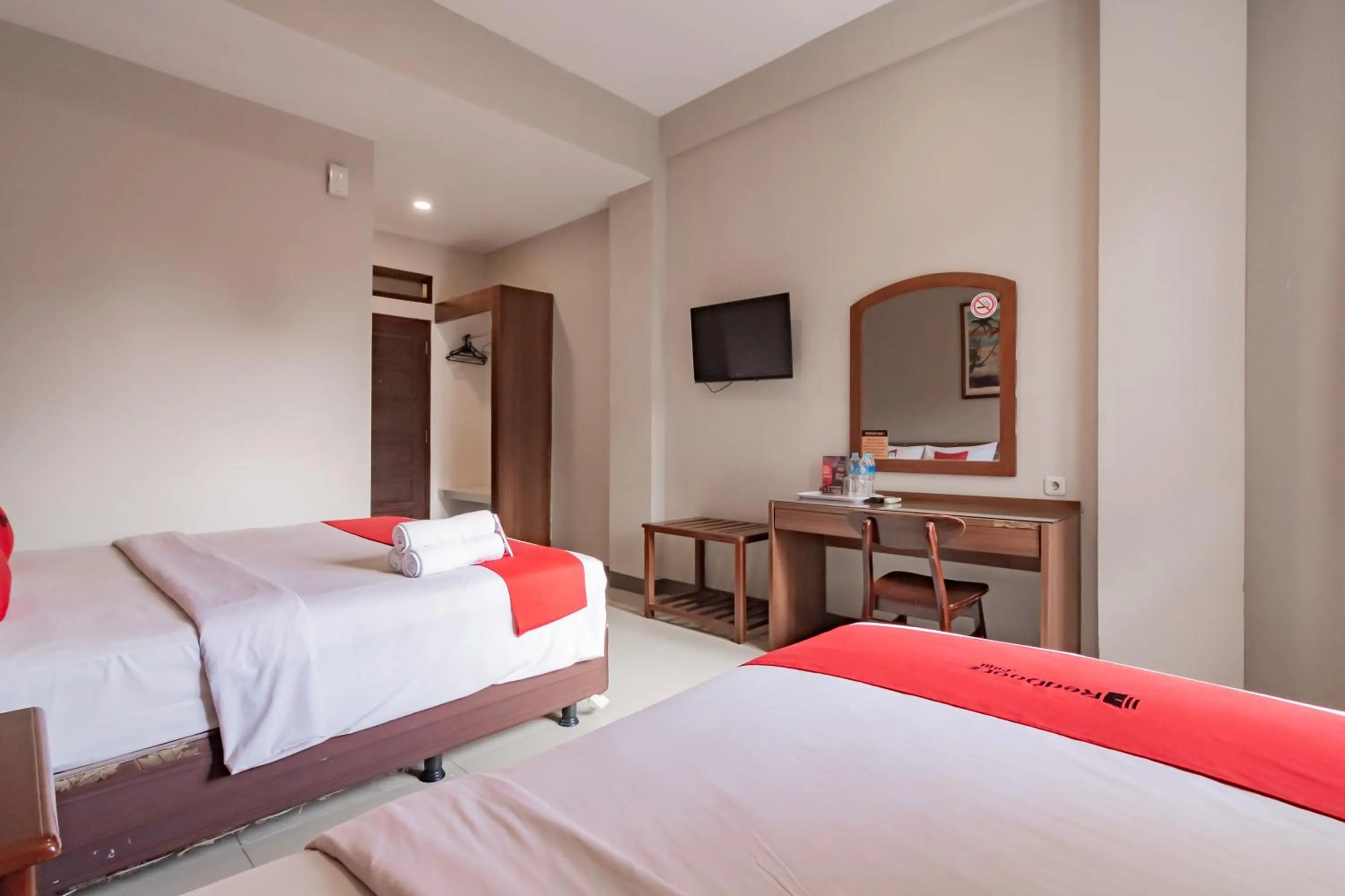 Bedroom, Bed in RedDoorz near Simpang Dago 2