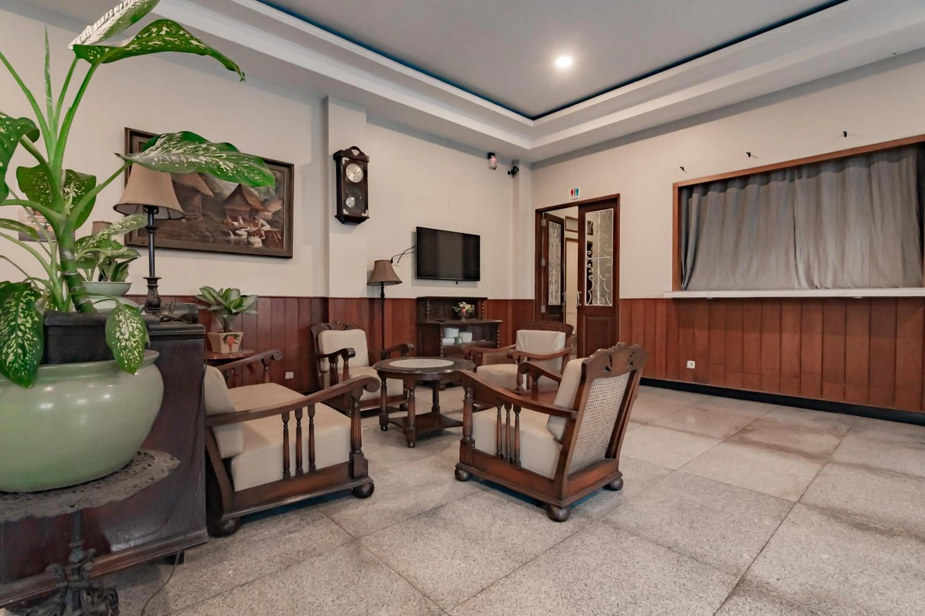 Property building in RedDoorz near Simpang Dago 2