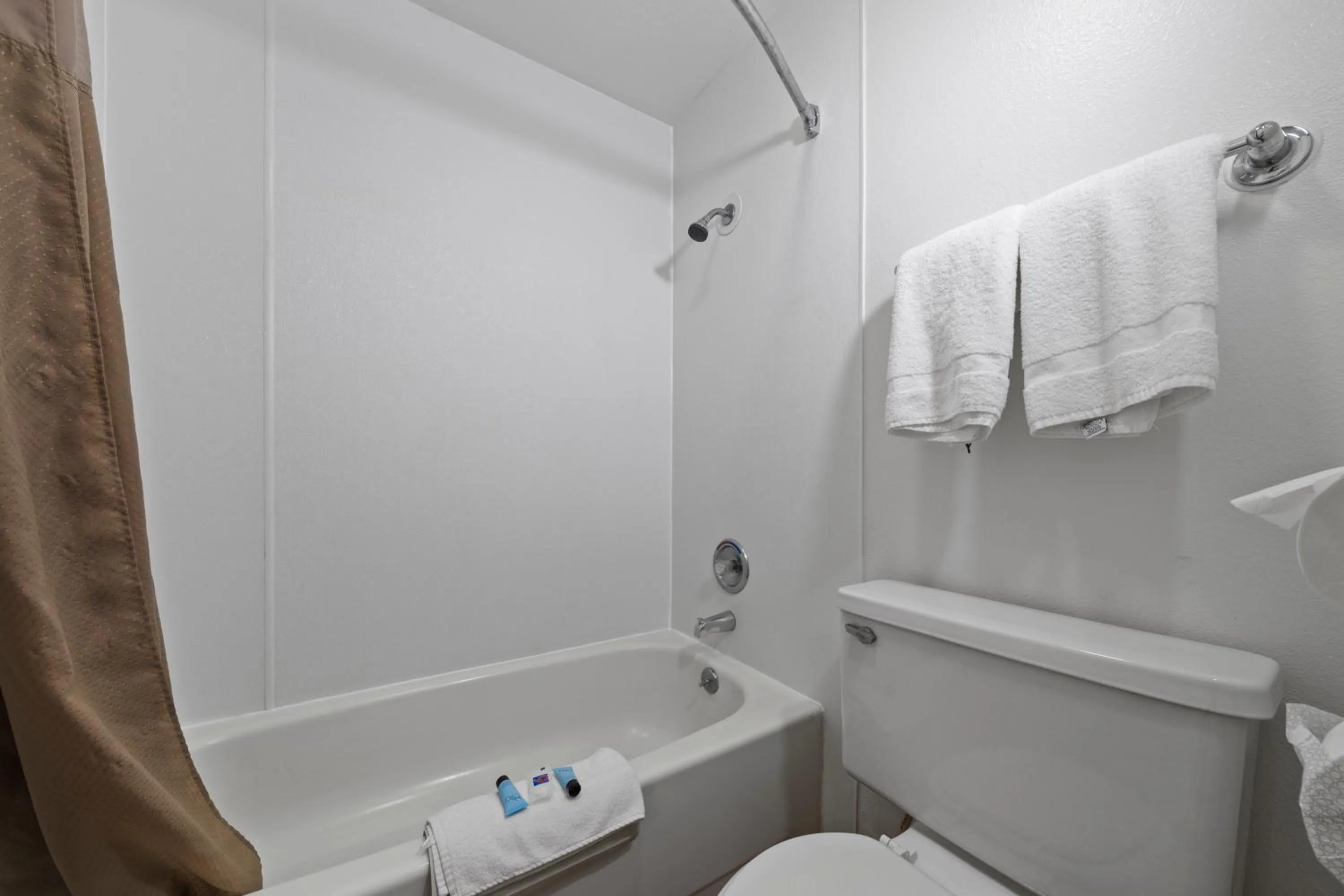 Bathroom in Motel 6 Clarkston WA