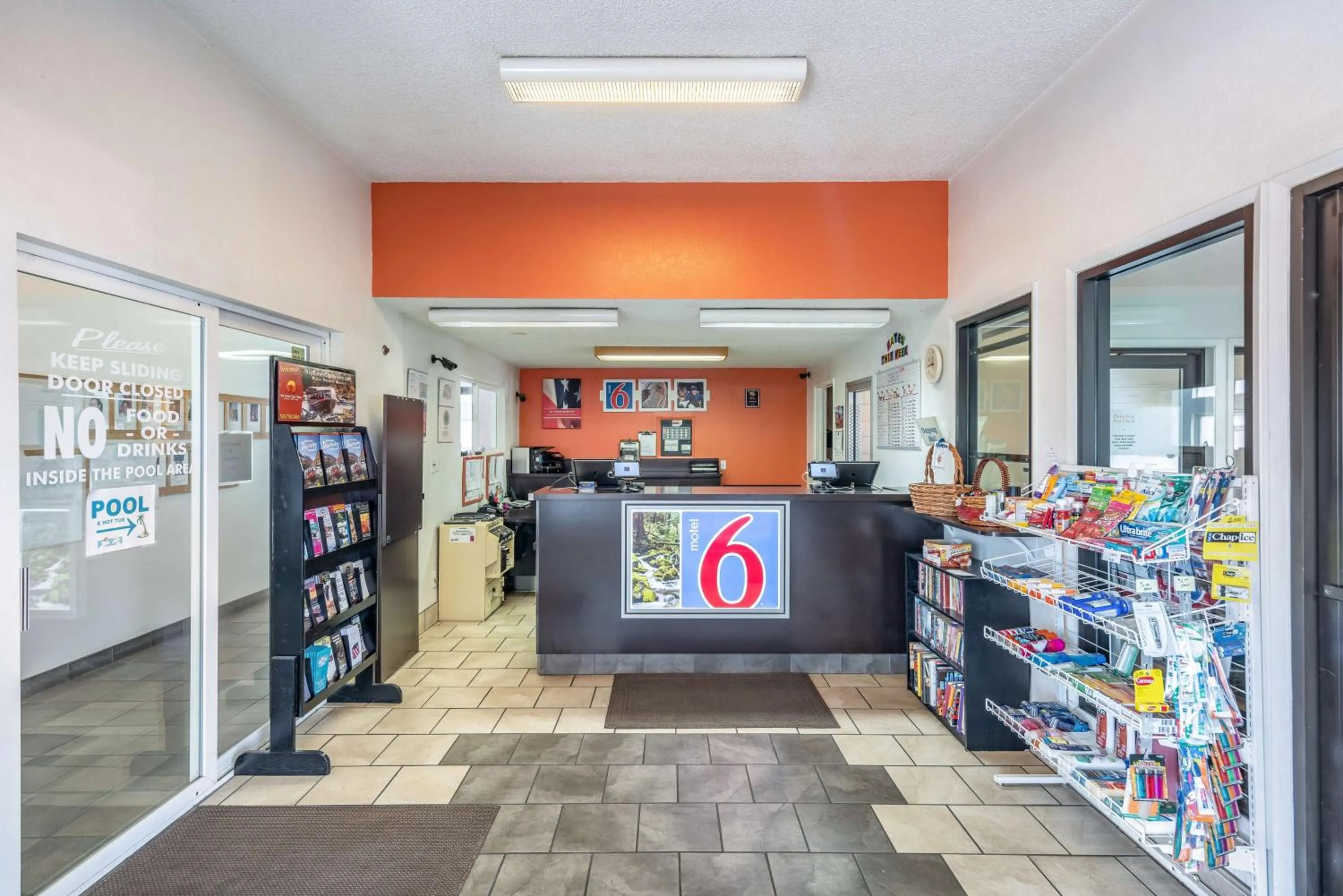 Property logo or sign in Motel 6 Clarkston WA