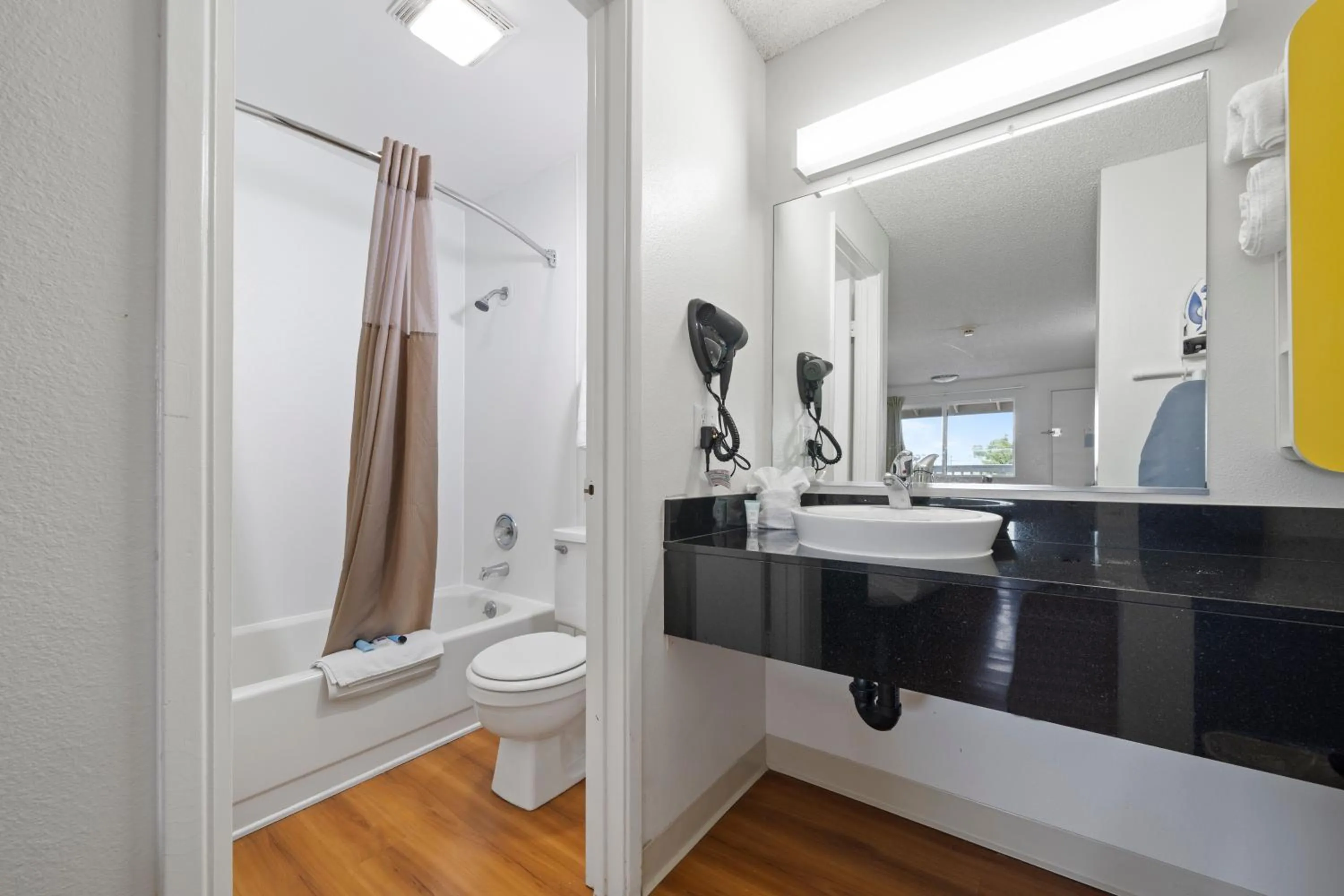 Bathroom in Motel 6 Clarkston WA