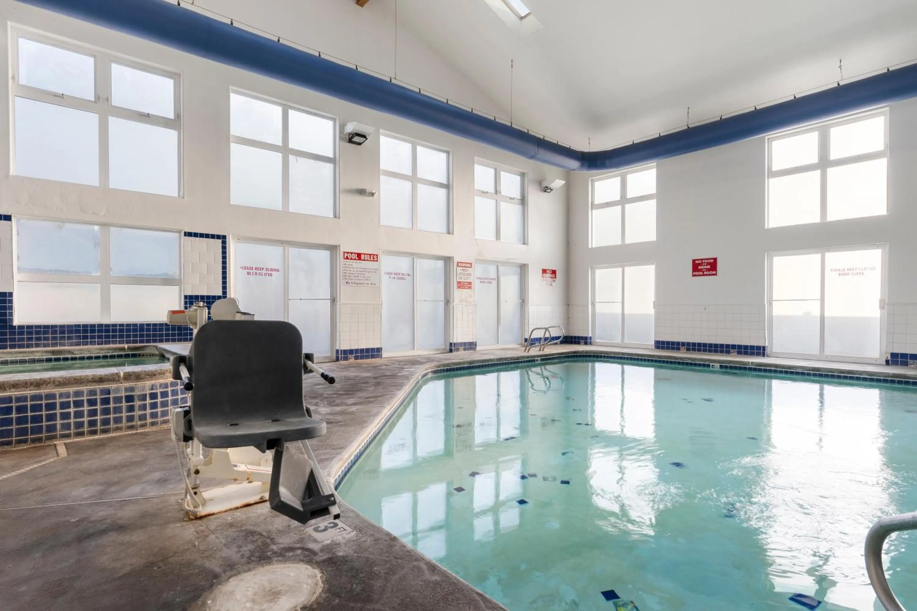 Swimming pool in Motel 6 Clarkston WA