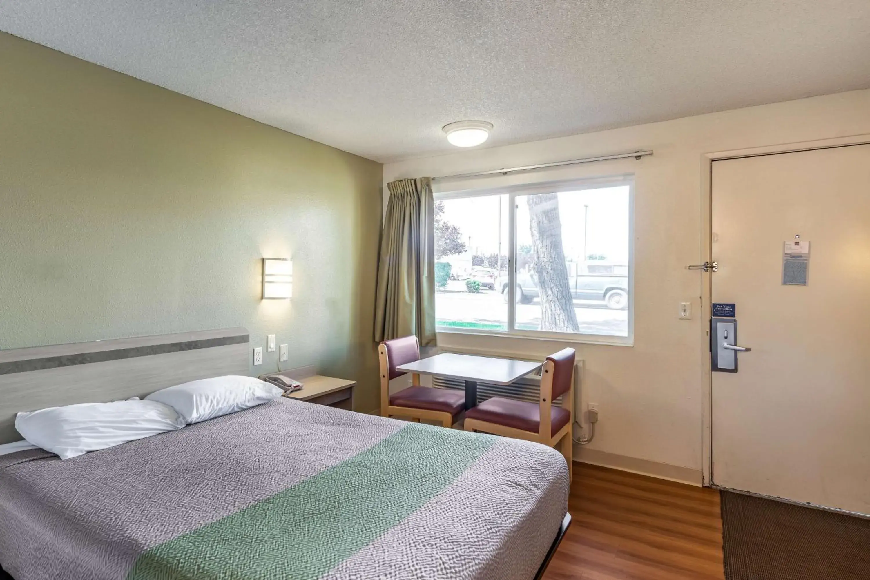 Queen Room - Smoking in Motel 6 Clarkston WA Queen Room - Smoking in Motel 6 Clarkston WA