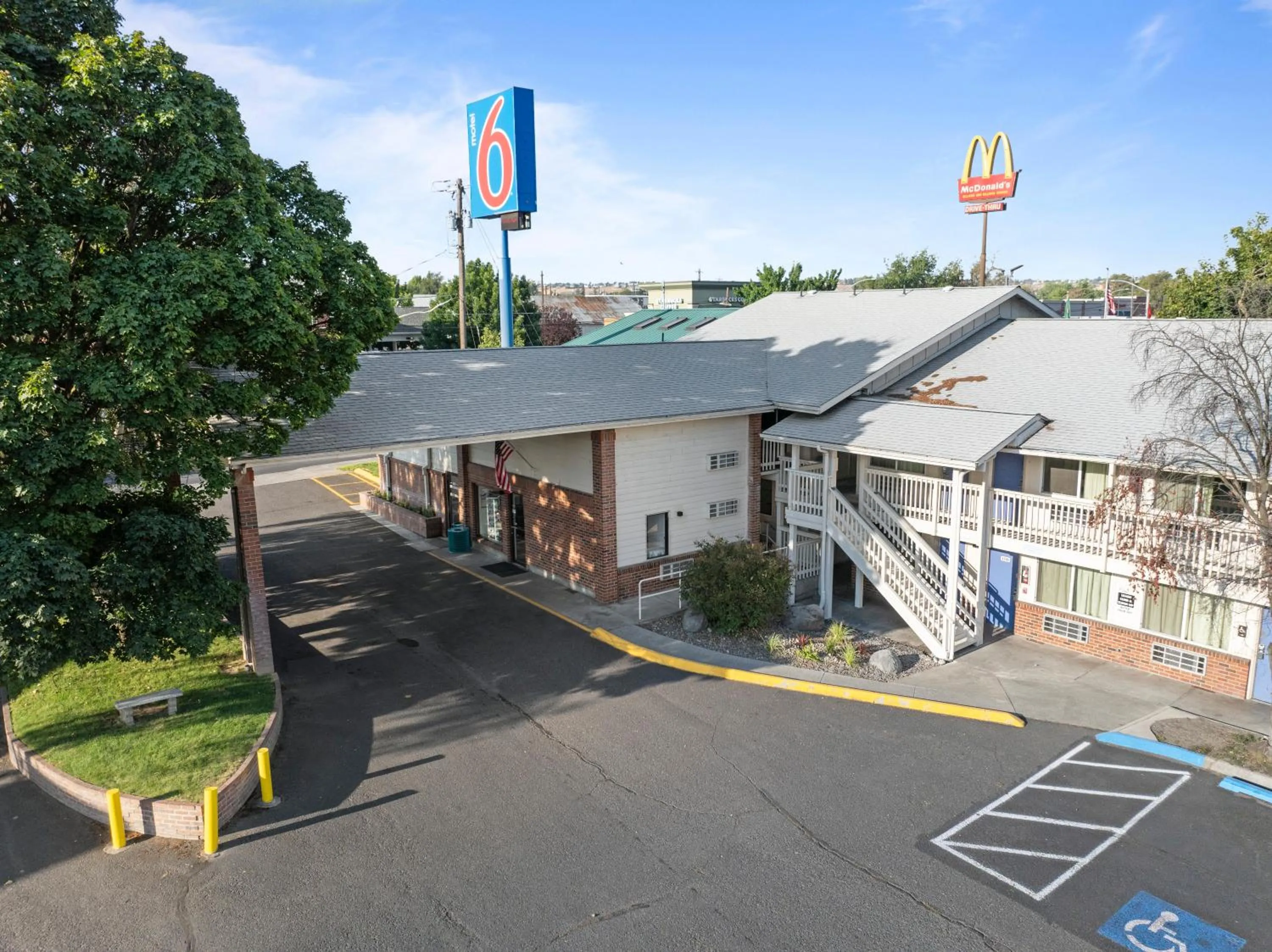 Property building in Motel 6 Clarkston WA