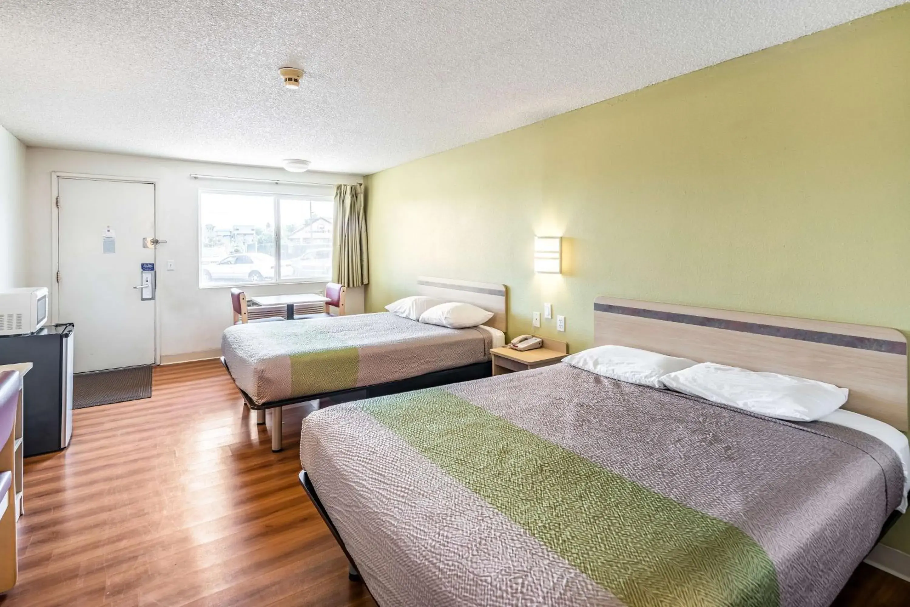 Queen Room with Two Queen Beds - Smoking in Motel 6 Clarkston WA Queen Room with Two Queen Beds - Smoking in Motel 6 Clarkston WA