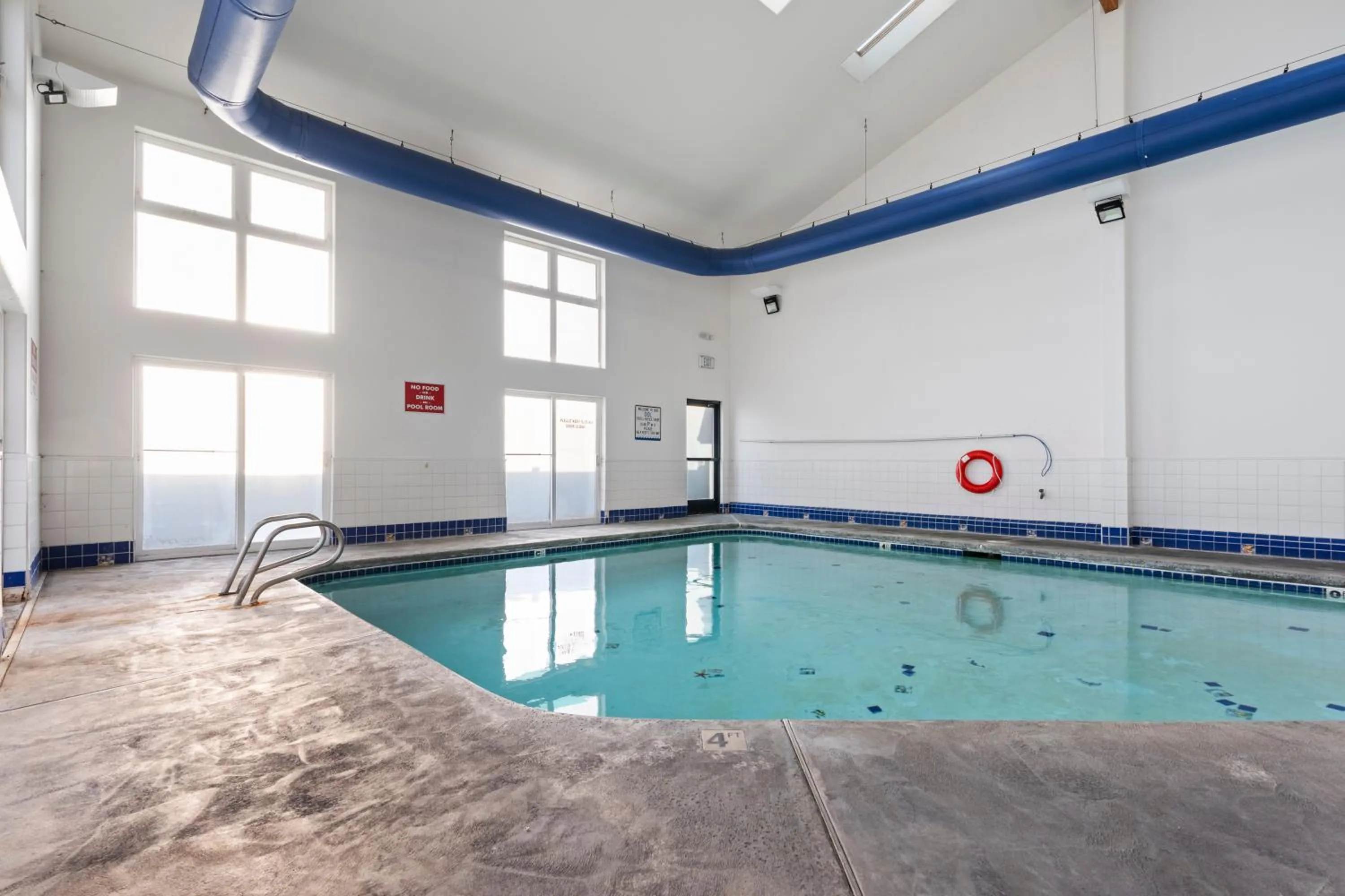 Swimming pool in Motel 6 Clarkston WA