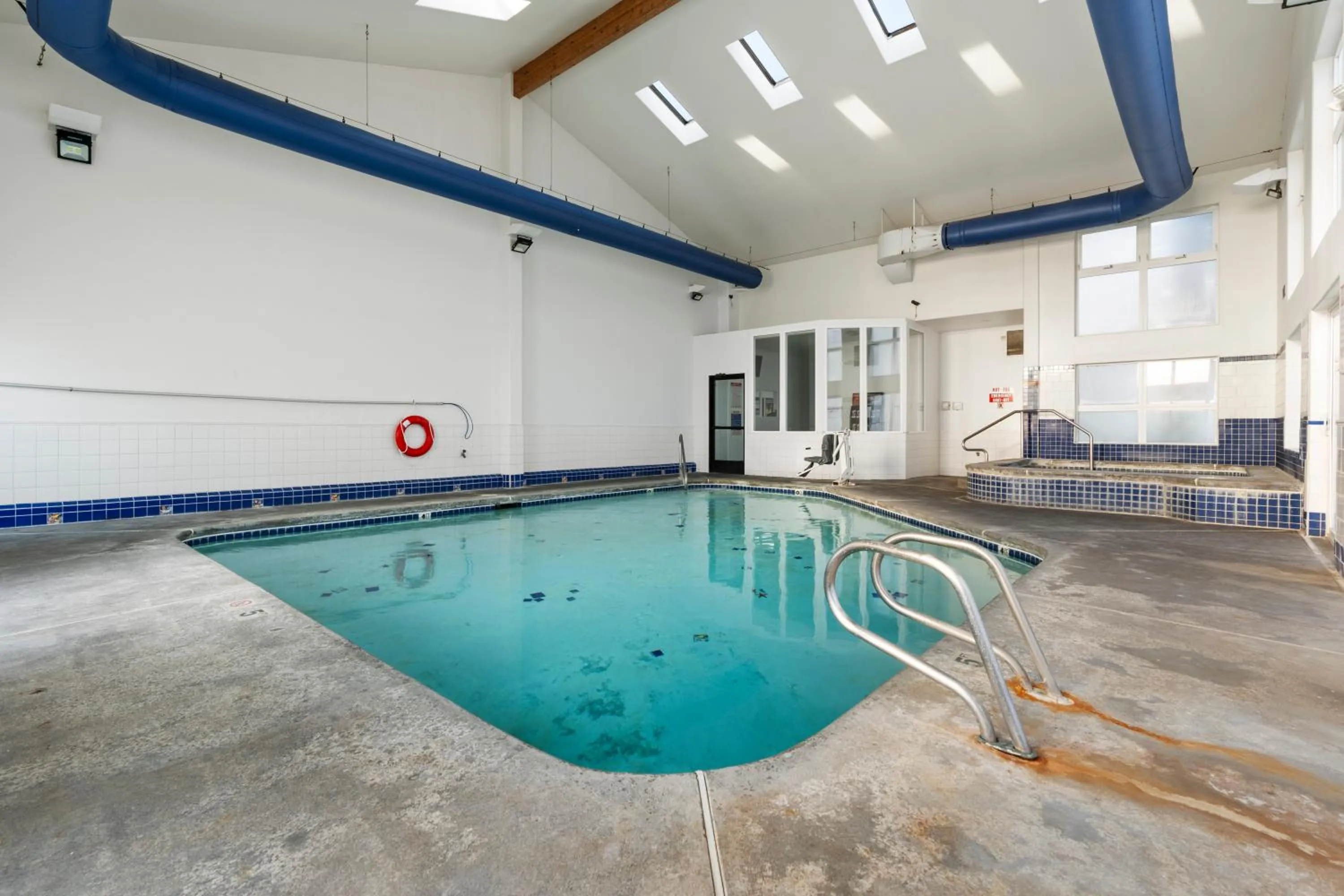 Swimming pool in Motel 6 Clarkston WA