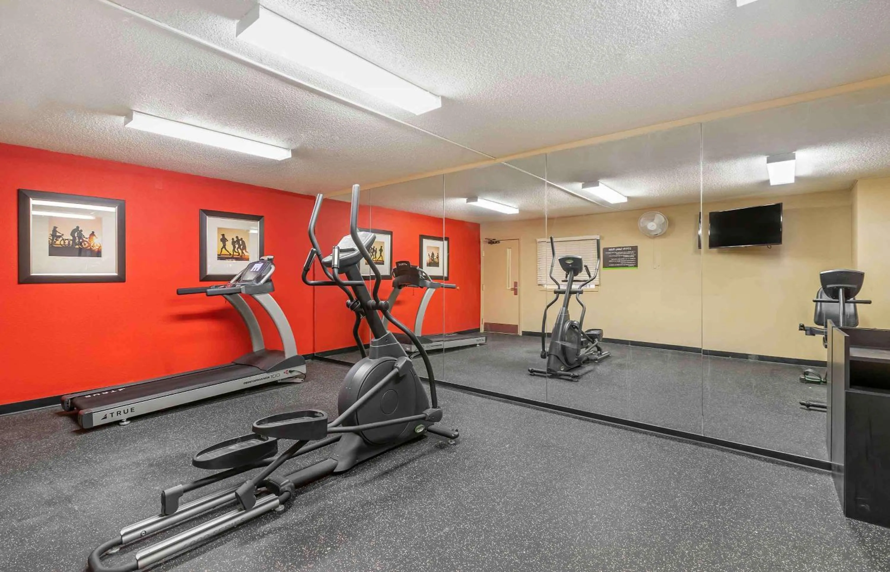 Fitness centre/facilities in Extended Stay America Select Suites - Des Moines - West Des Moines
