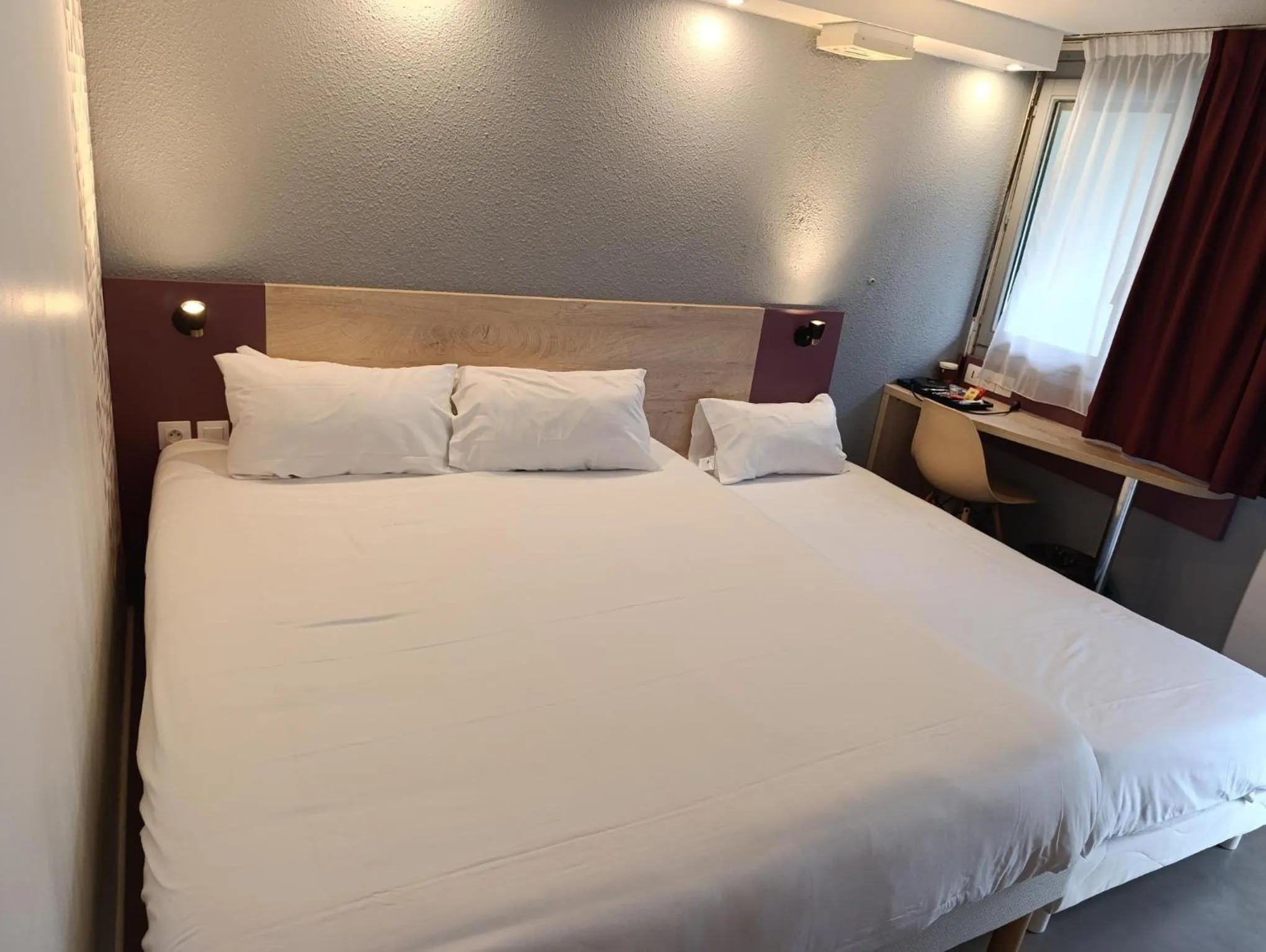 Bed in Kyriad Meaux Sud Nanteuil Les Meaux