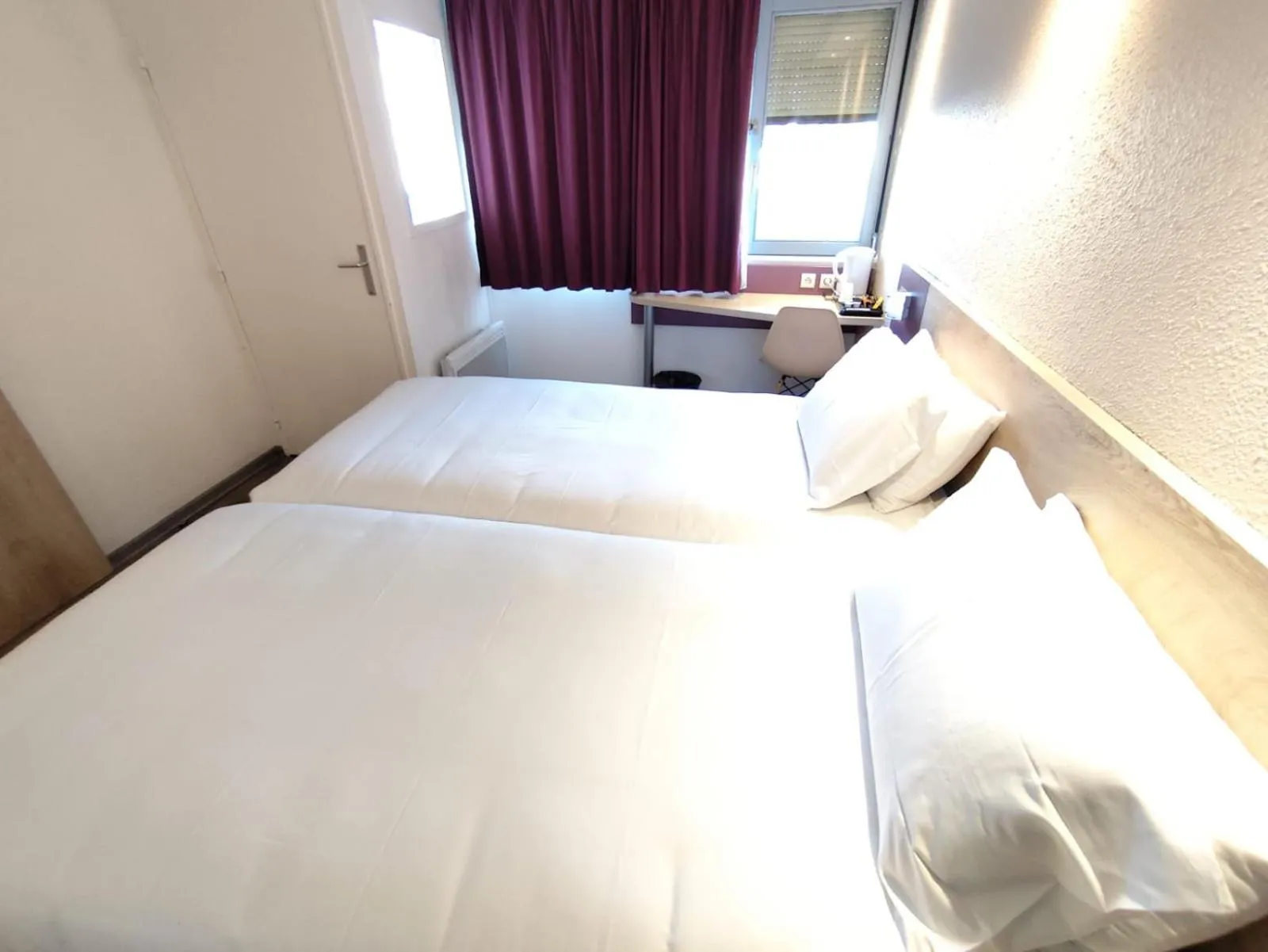 Coffee/tea facilities, Bed in Kyriad Meaux Sud Nanteuil Les Meaux