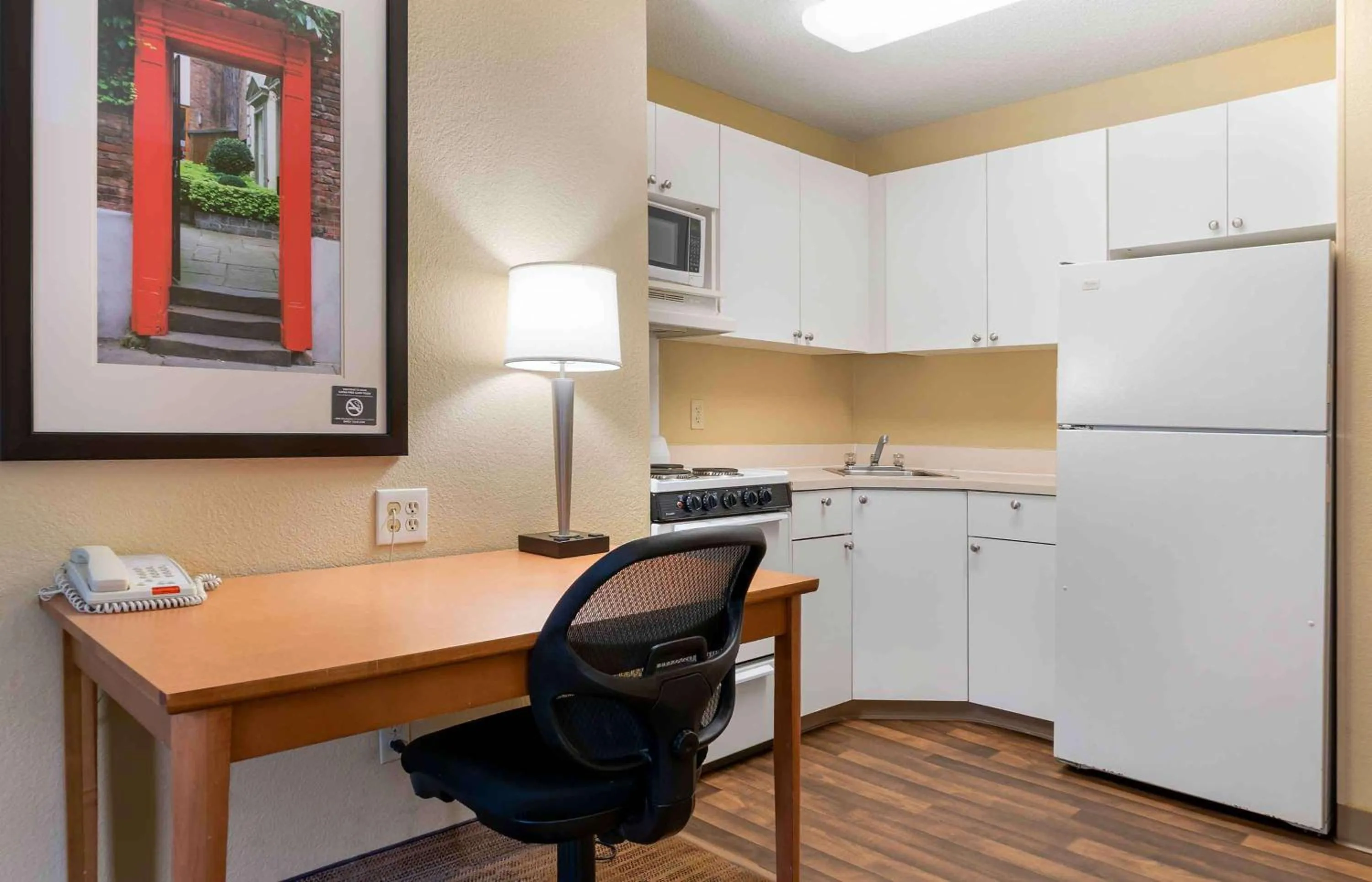 Kitchen or kitchenette in Extended Stay America Suites - Detroit - Novi - Orchard Hill Place