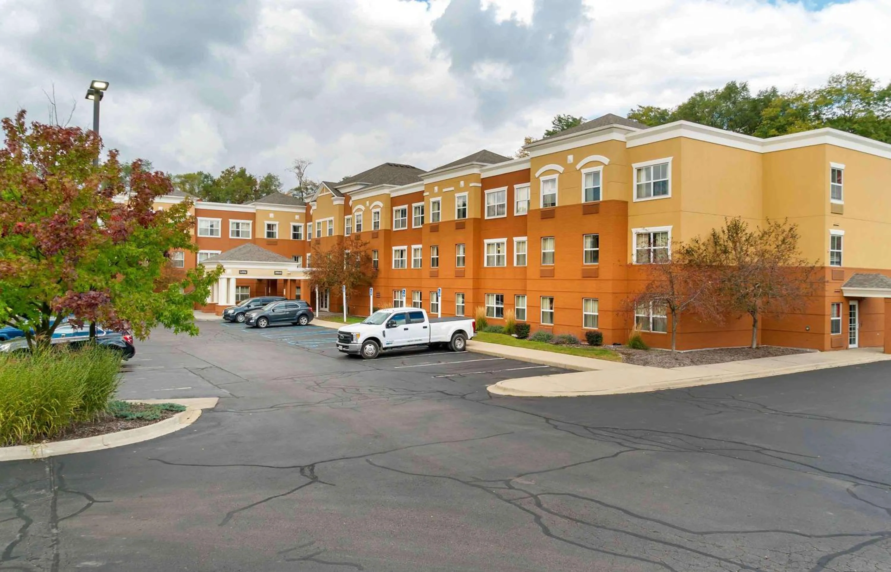 Property building in Extended Stay America Suites - Detroit - Novi - Orchard Hill Place