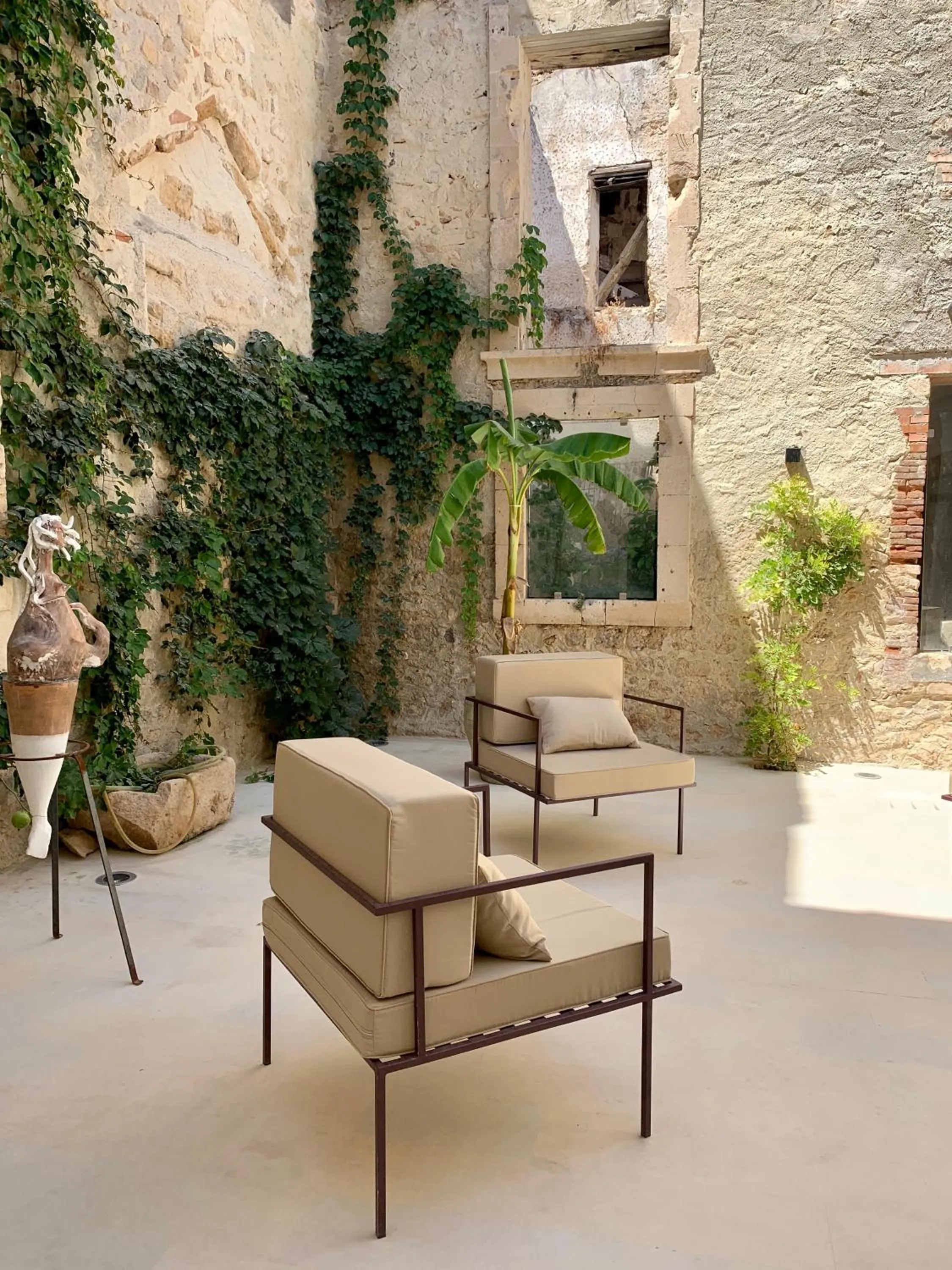 Patio in Isabella di Castiglia Apartments