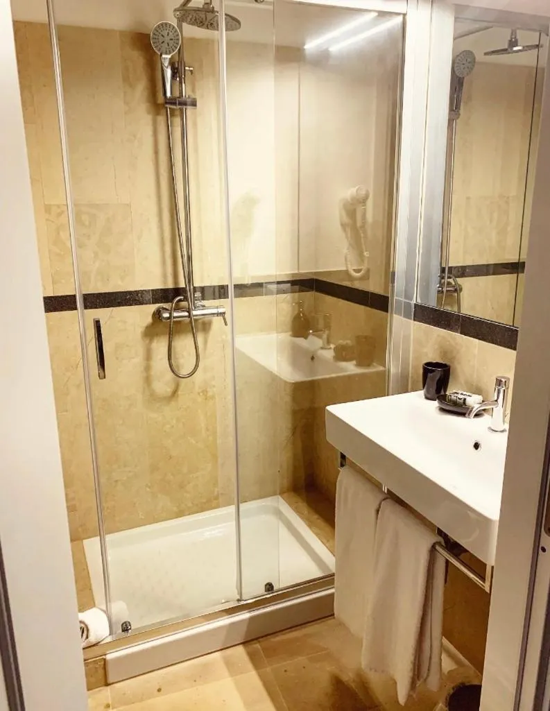 Bathroom in Isabella di Castiglia Apartments