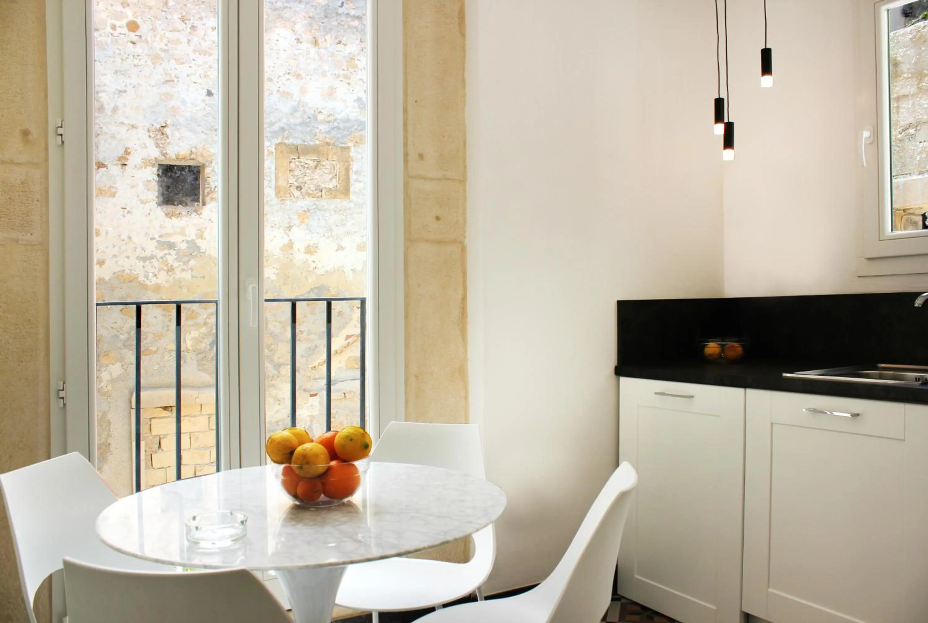 Kitchen or kitchenette in Isabella di Castiglia Apartments