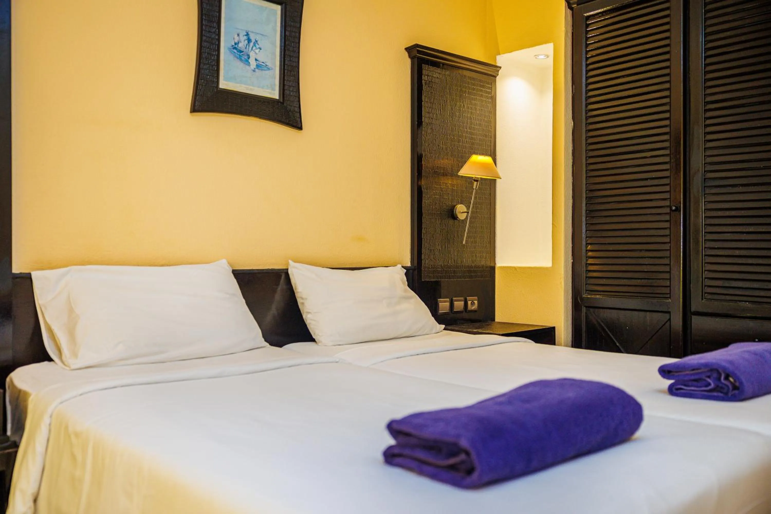 Bedroom, Bed in Senegambia Beach Hotel