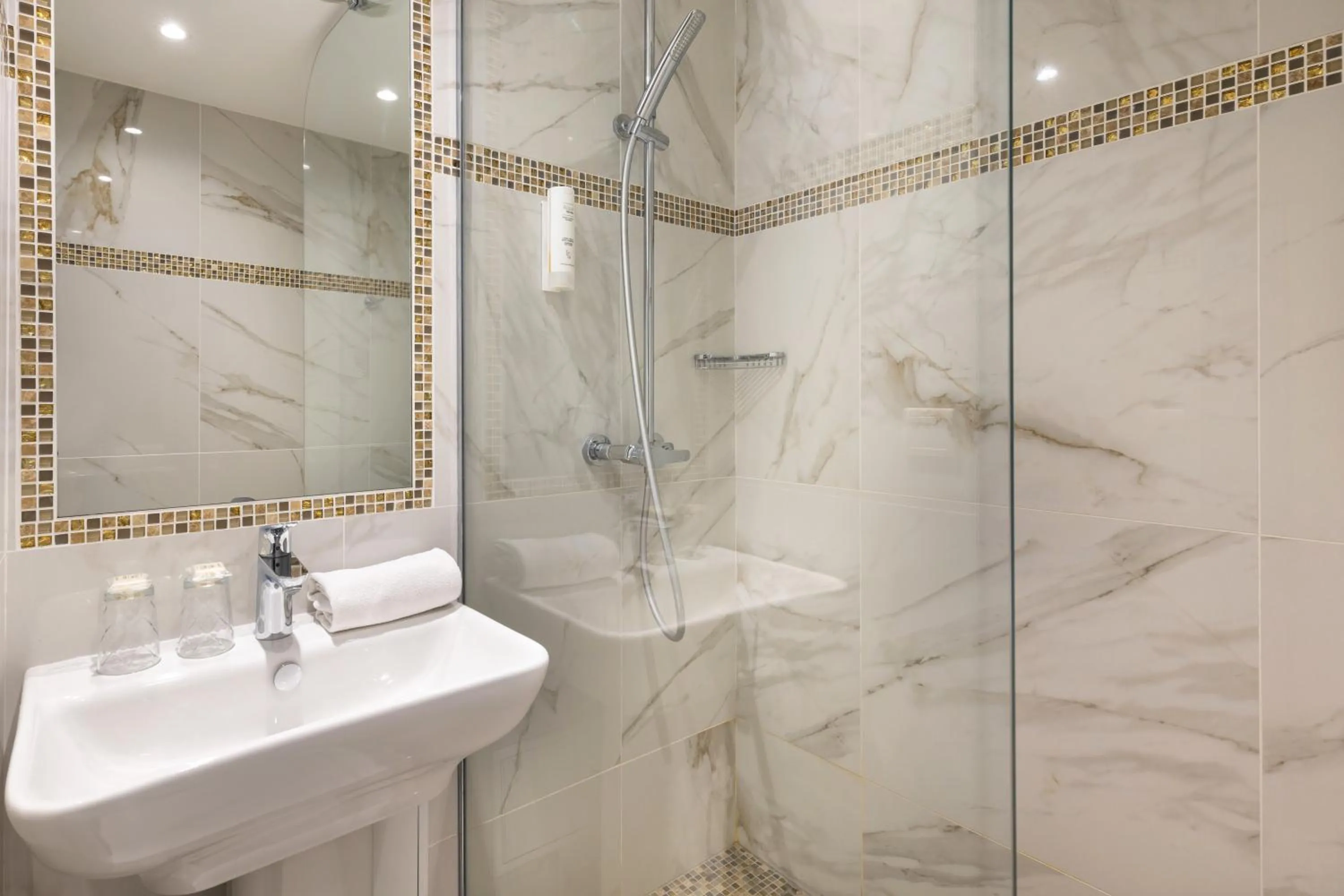 Bathroom in Best Western Hotel Lakmi Nice