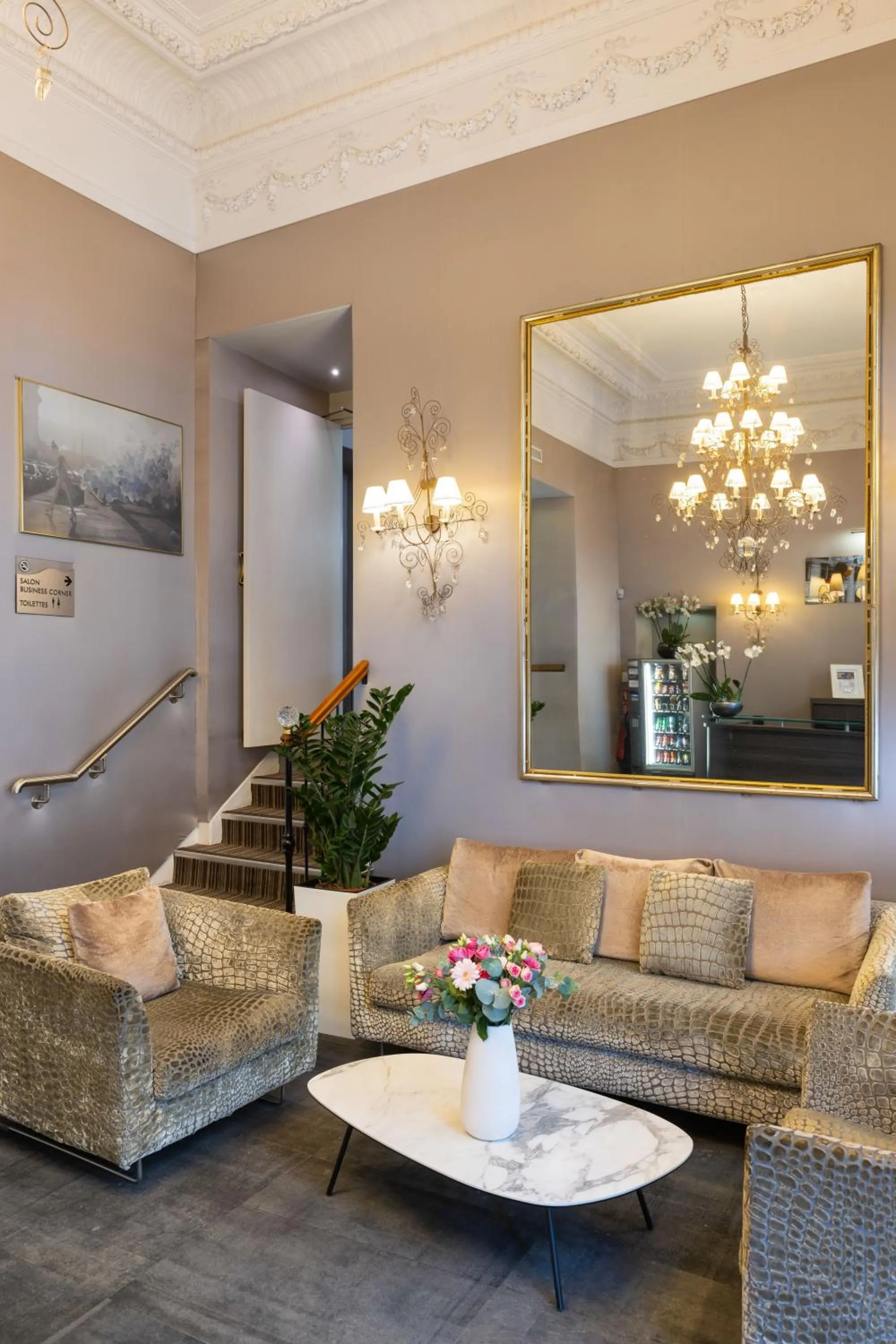 Lobby or reception in Best Western Hotel Lakmi Nice