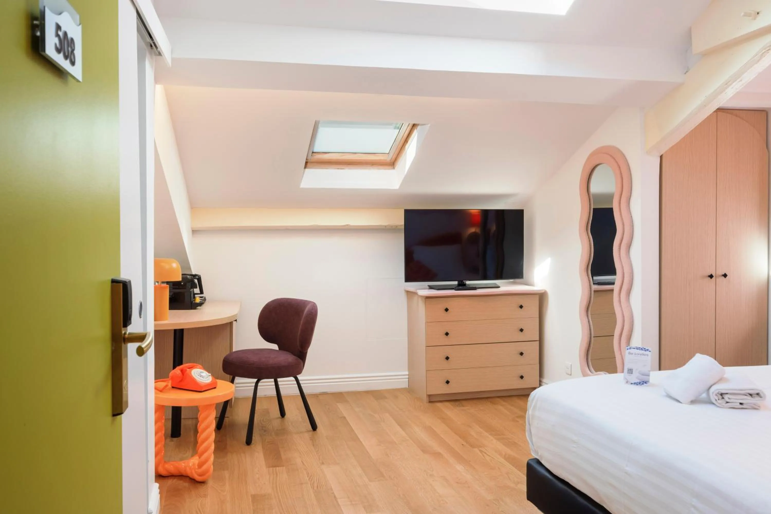 Communal lounge/ TV room, Bed in Best Western Hotel Lakmi Nice