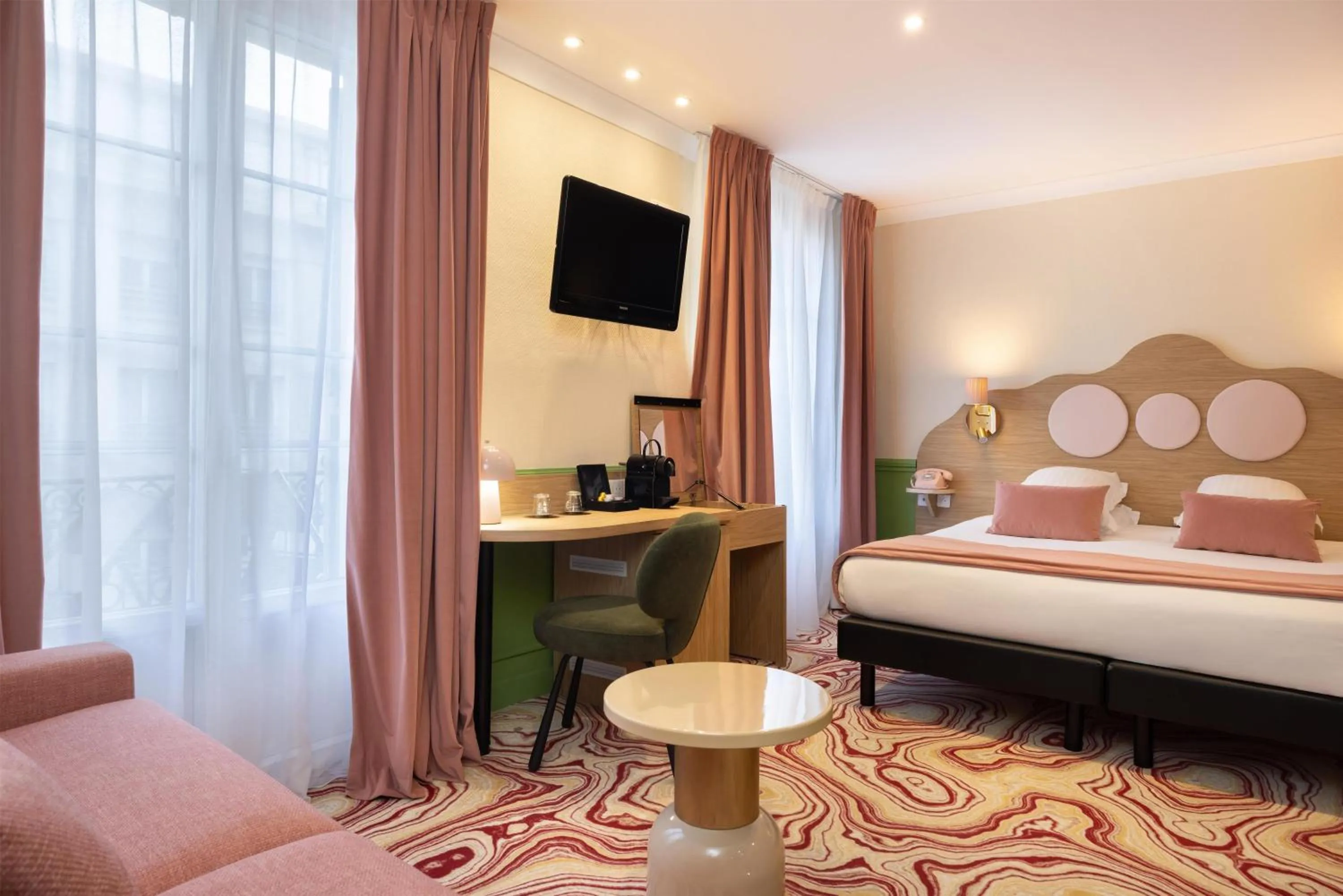 Photo of the whole room, Bed in Best Western Hotel Lakmi Nice