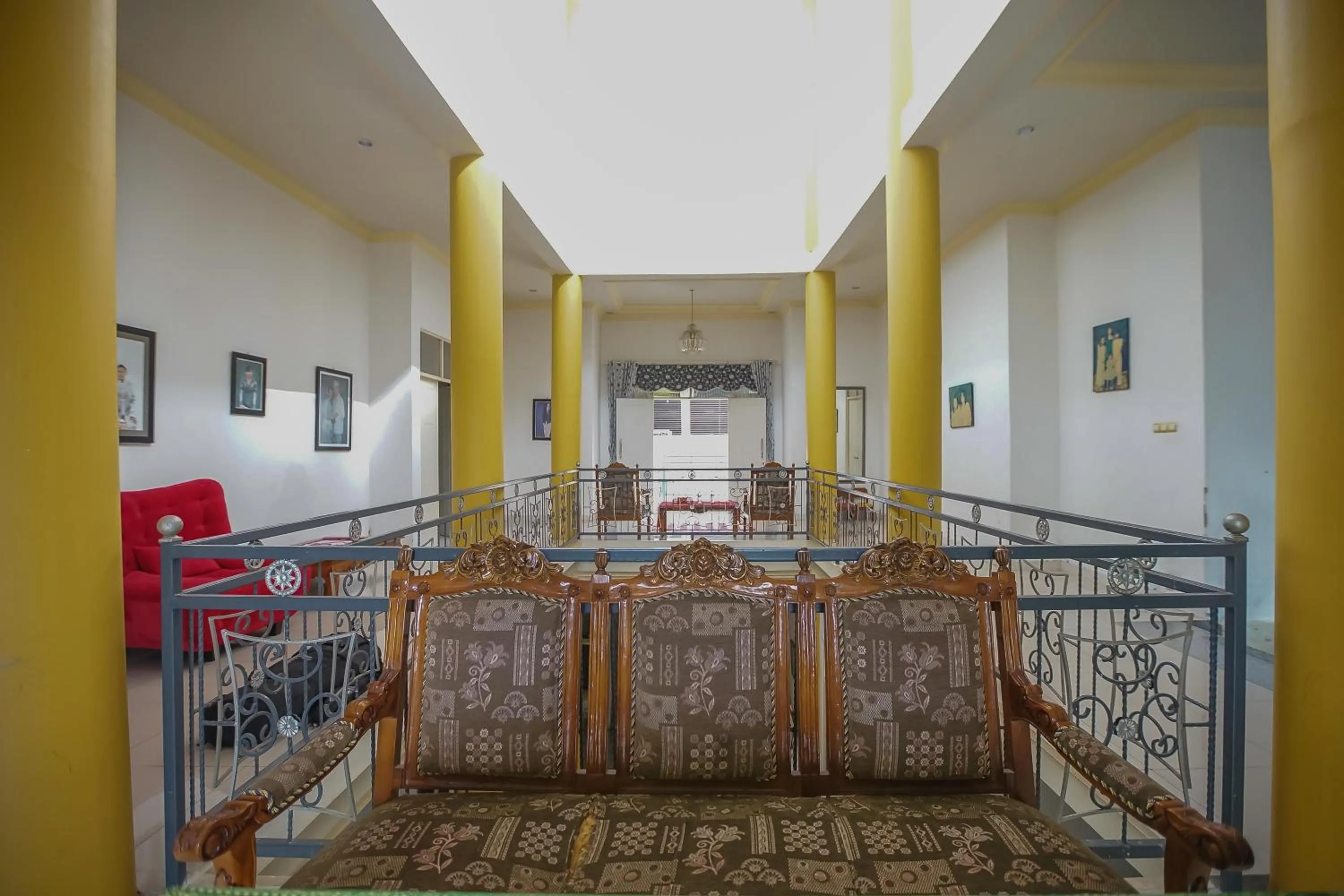 Balcony/Terrace in RedDoorz Syariah near Museum Lambung Mangkurat 2