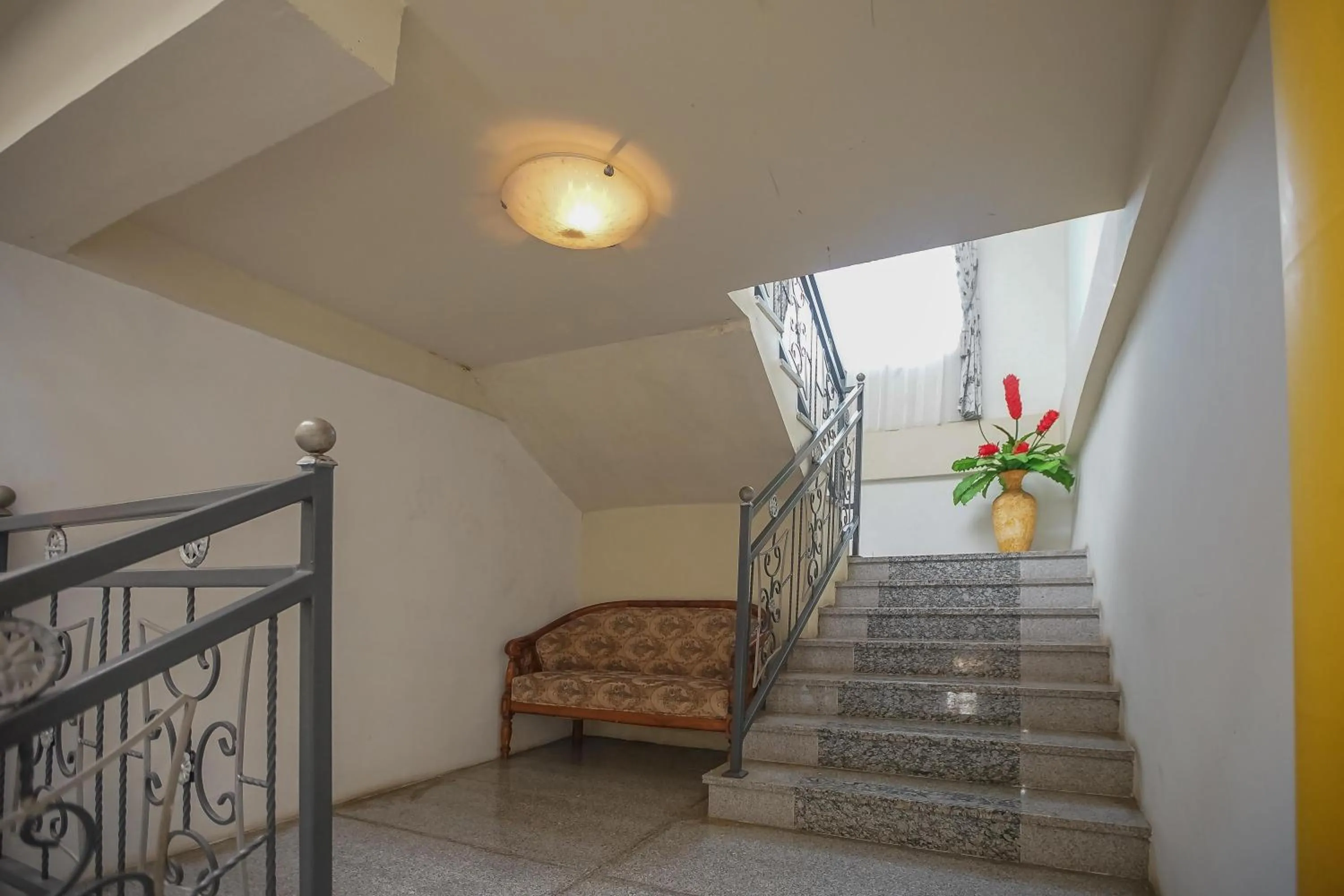 Balcony/Terrace in RedDoorz Syariah near Museum Lambung Mangkurat 2