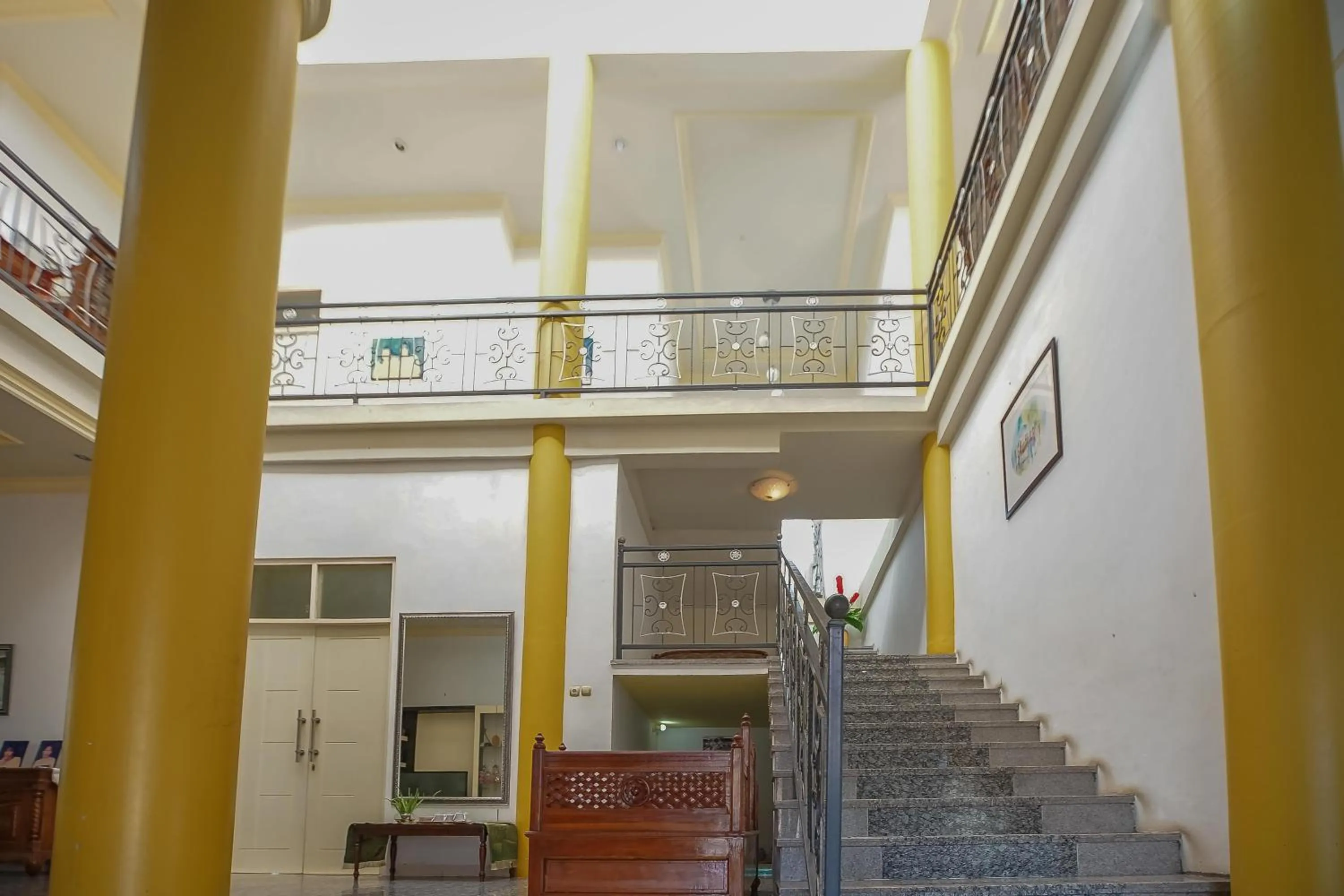 Balcony/Terrace in RedDoorz Syariah near Museum Lambung Mangkurat 2