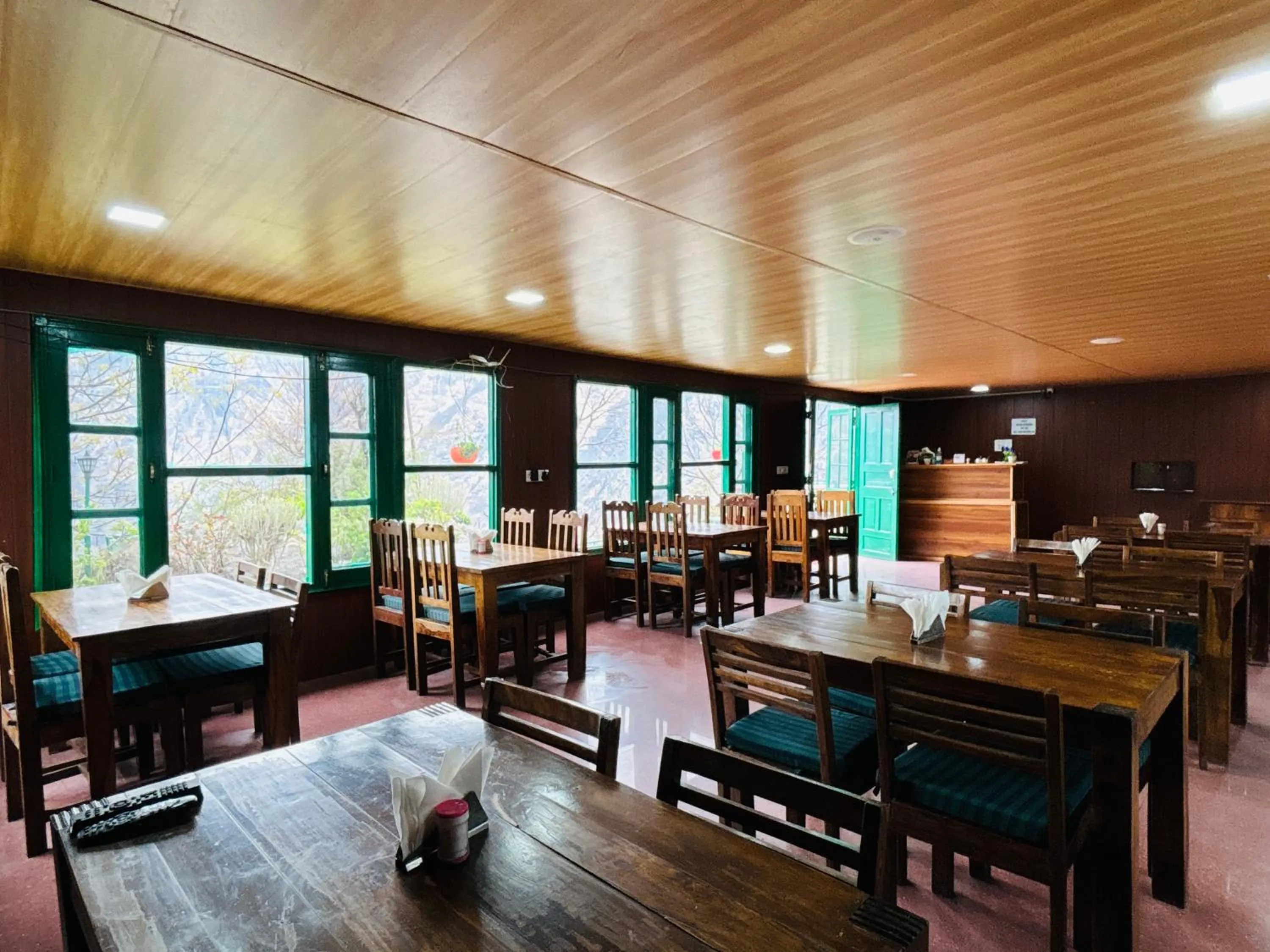 Restaurant/places to eat in Himalayan High, Auli, By Himalayan Eco Lodges