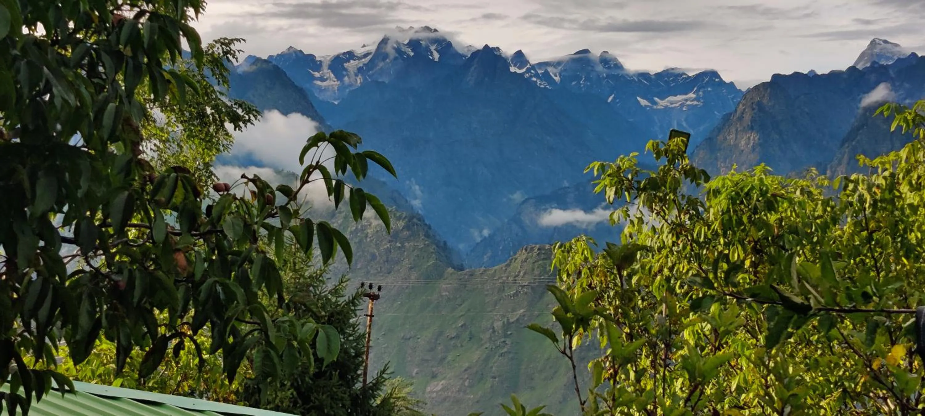 Mountain view in Himalayan High, Auli, By Himalayan Eco Lodges