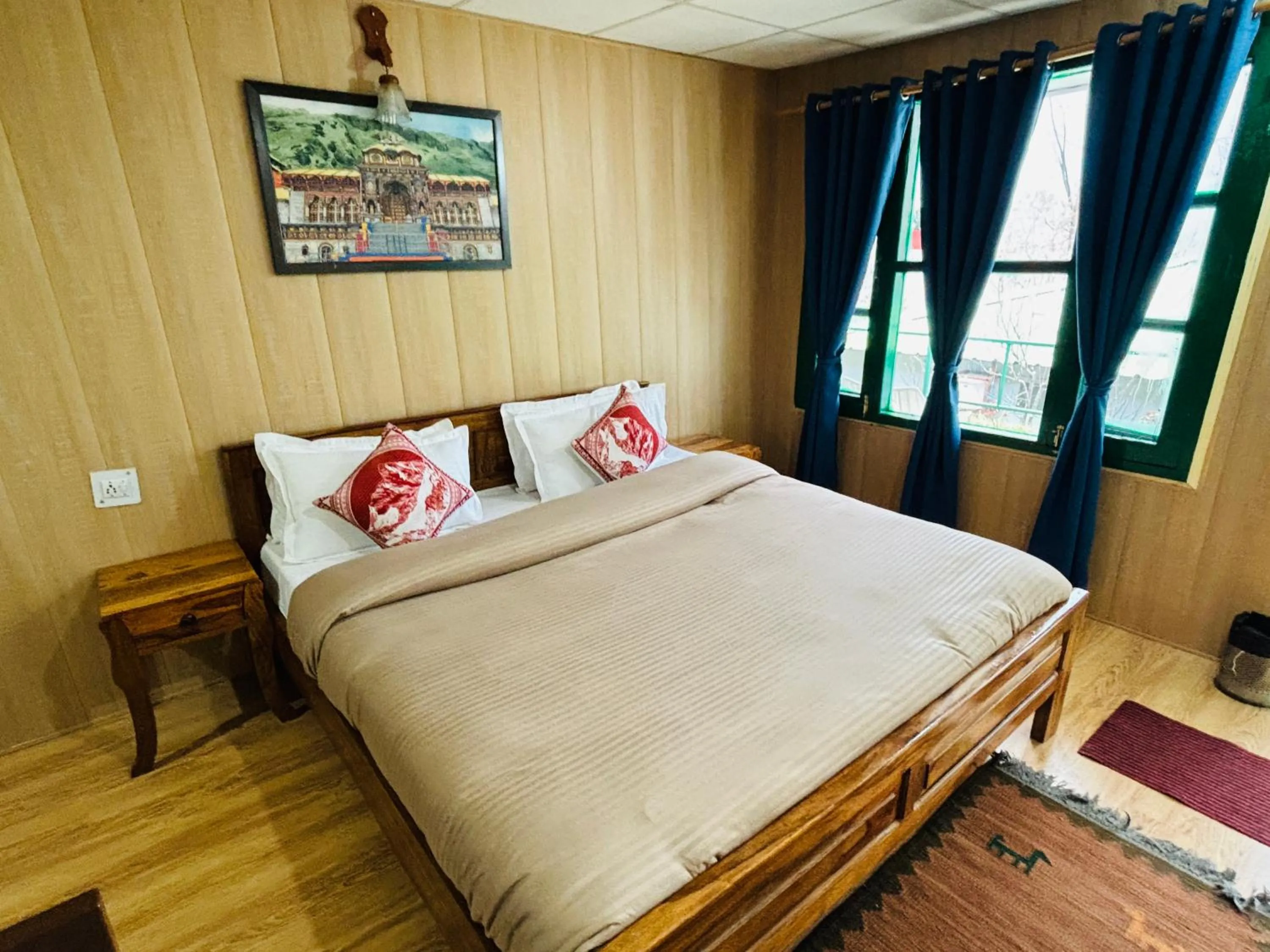 Bedroom, Bed in Himalayan High, Auli, By Himalayan Eco Lodges