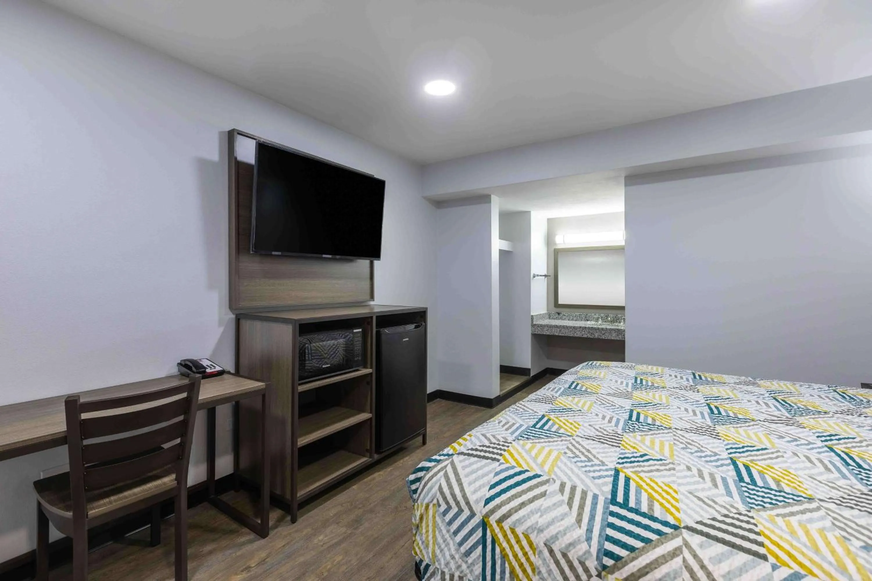 Bedroom, Bed in Motel 6 Hickory NC