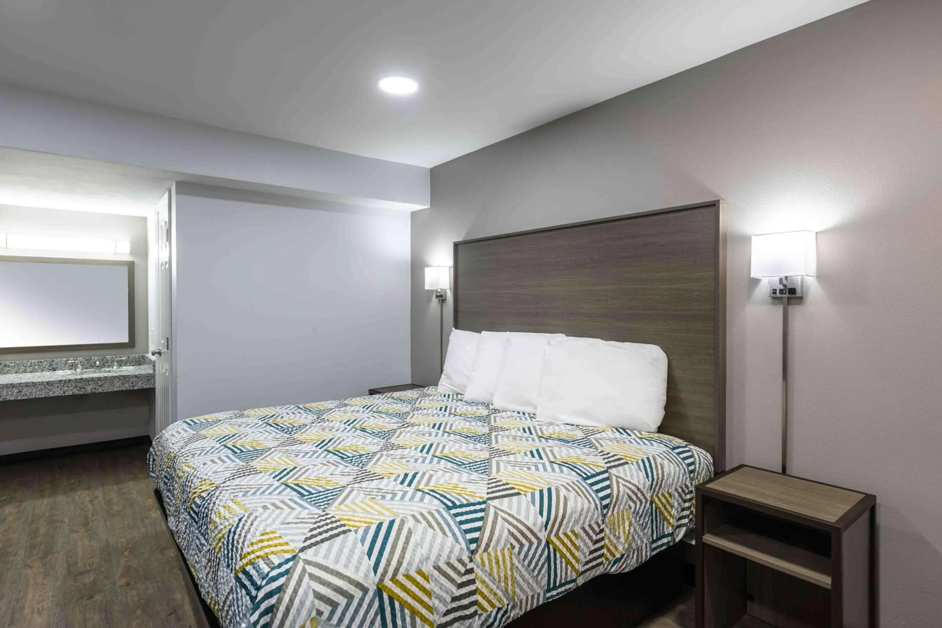 Bedroom, Bed in Motel 6 Hickory NC