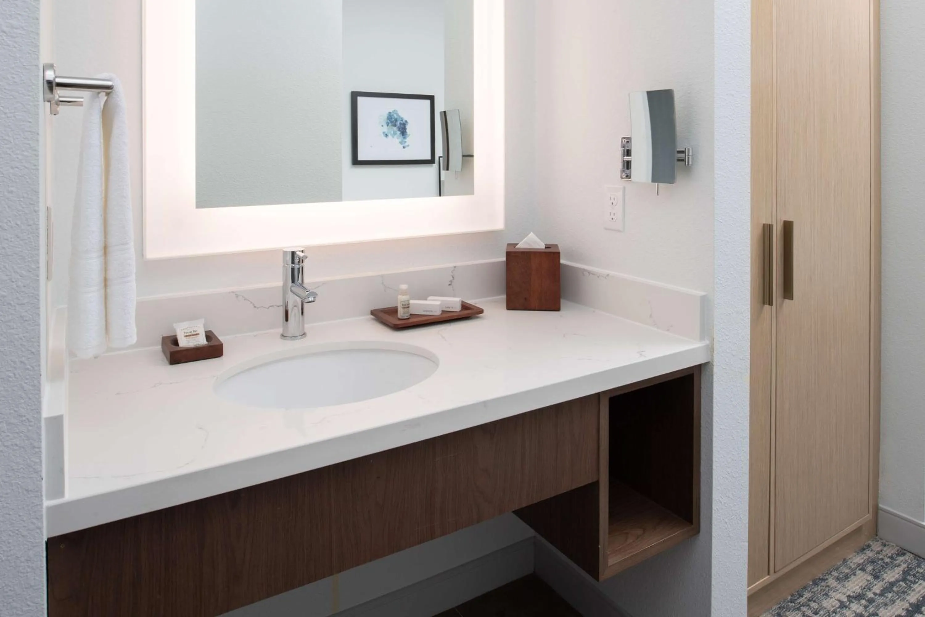 Bathroom in Best Western Premier Keizer Salem Hotel