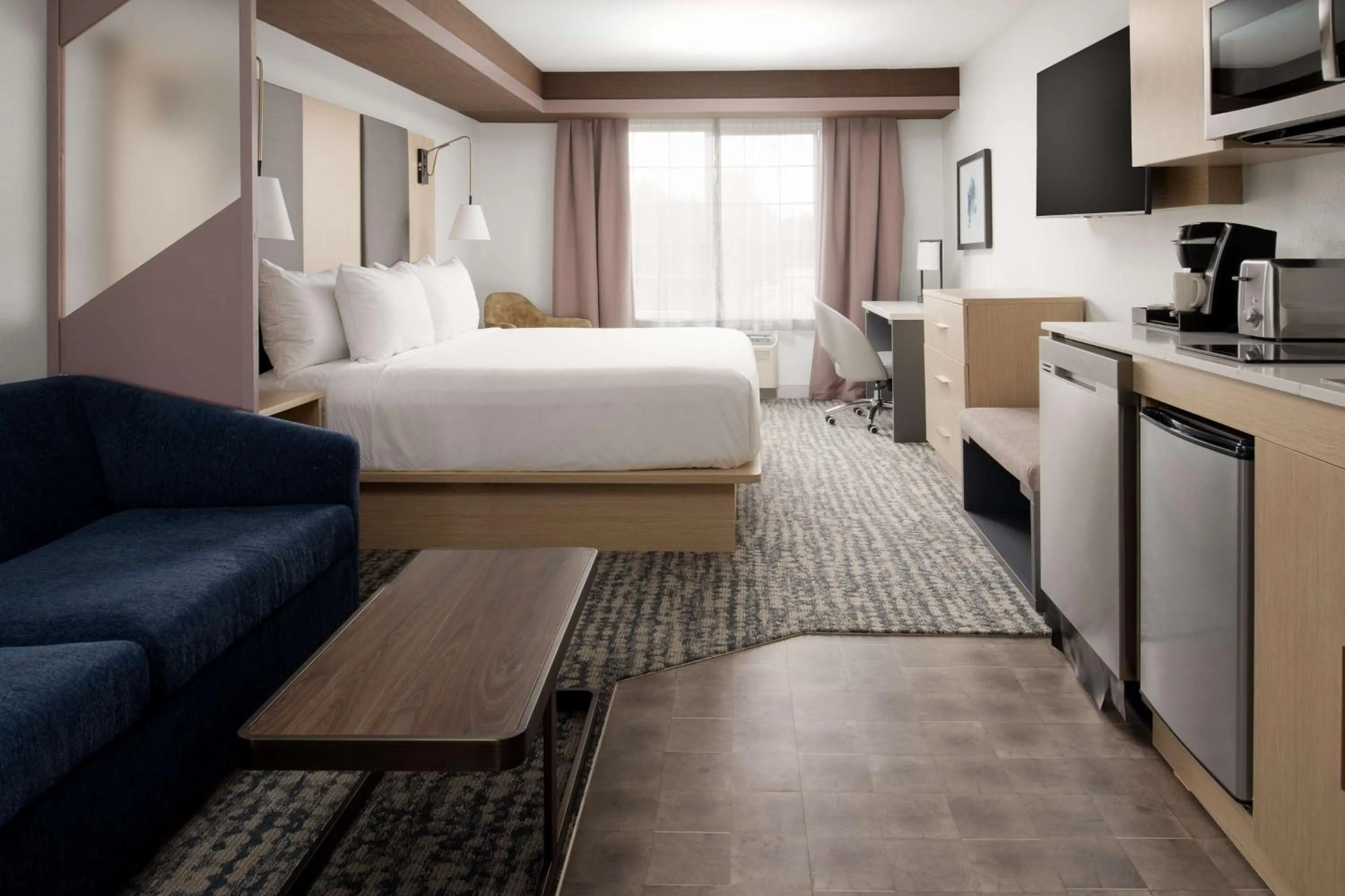 Photo of the whole room, Bed in Best Western Premier Keizer Salem Hotel