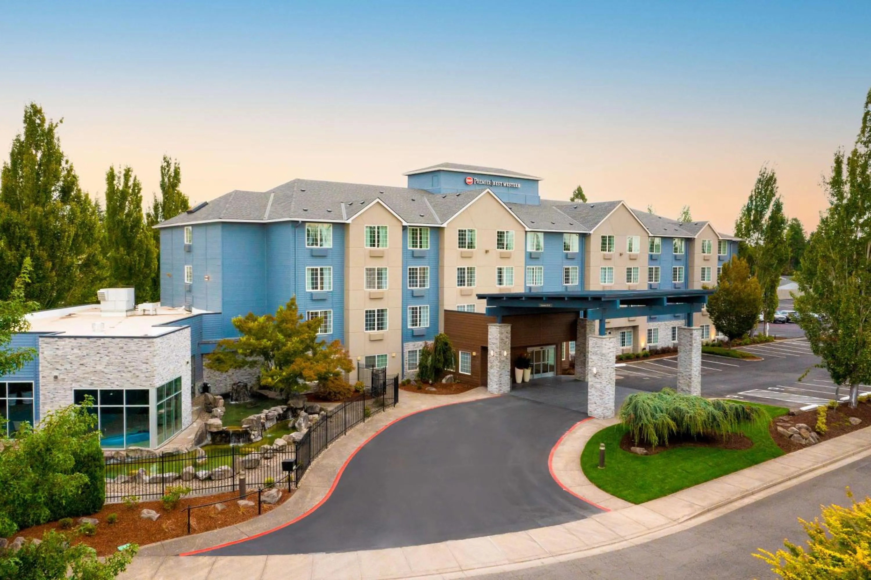 Property building in Best Western Premier Keizer Salem Hotel