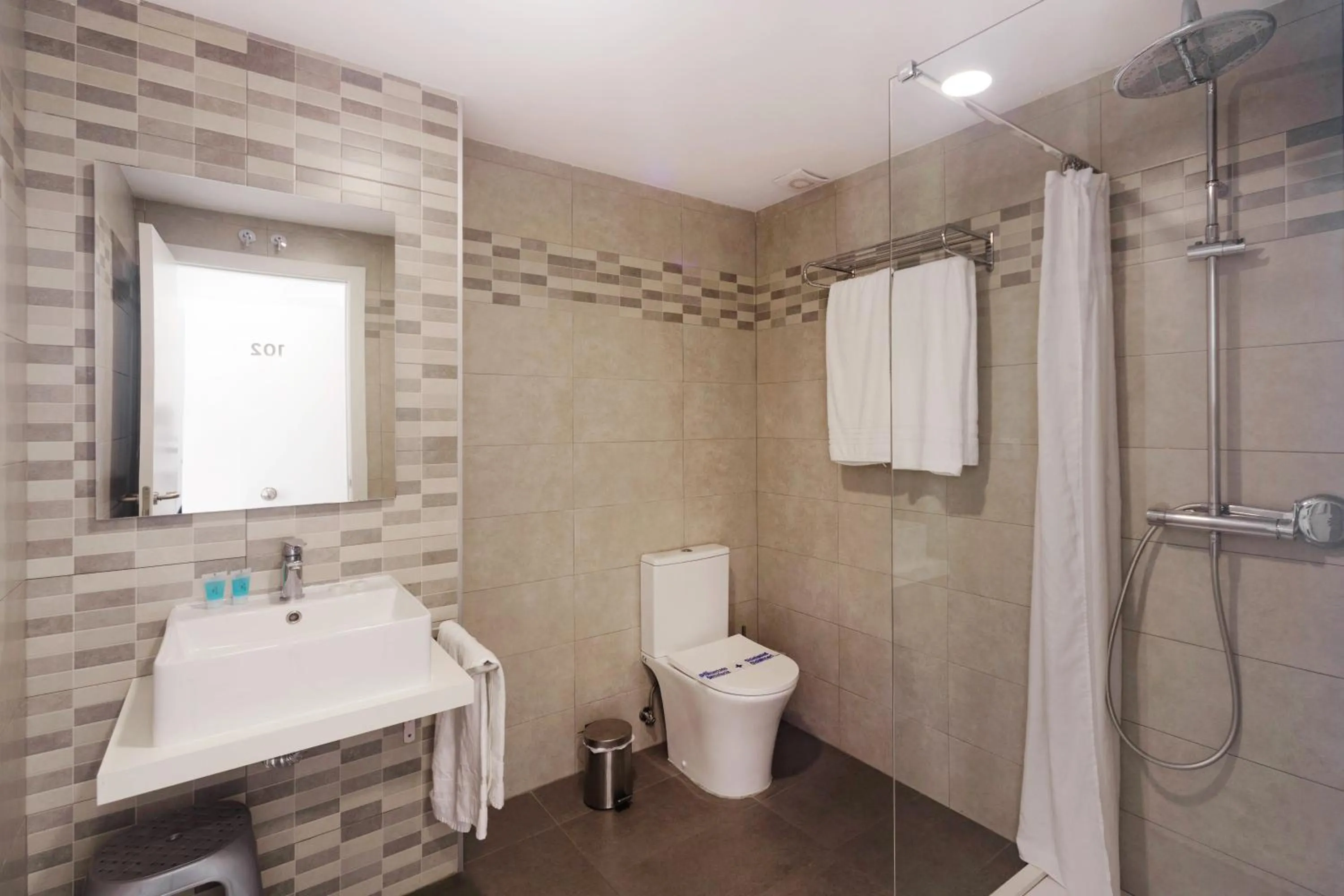 Bathroom in Hostal Anna Benidorm