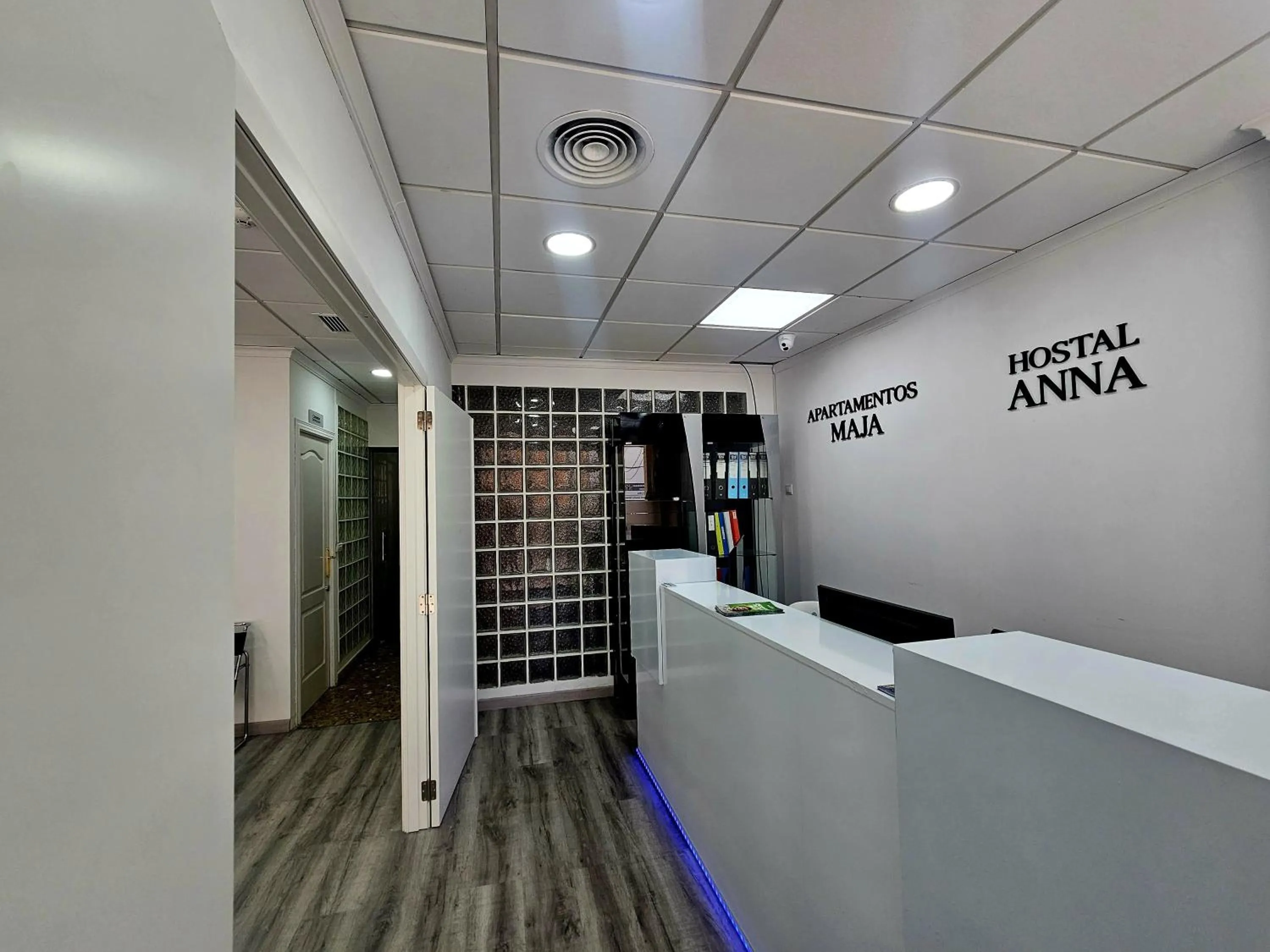 Property building in Hostal Anna Benidorm